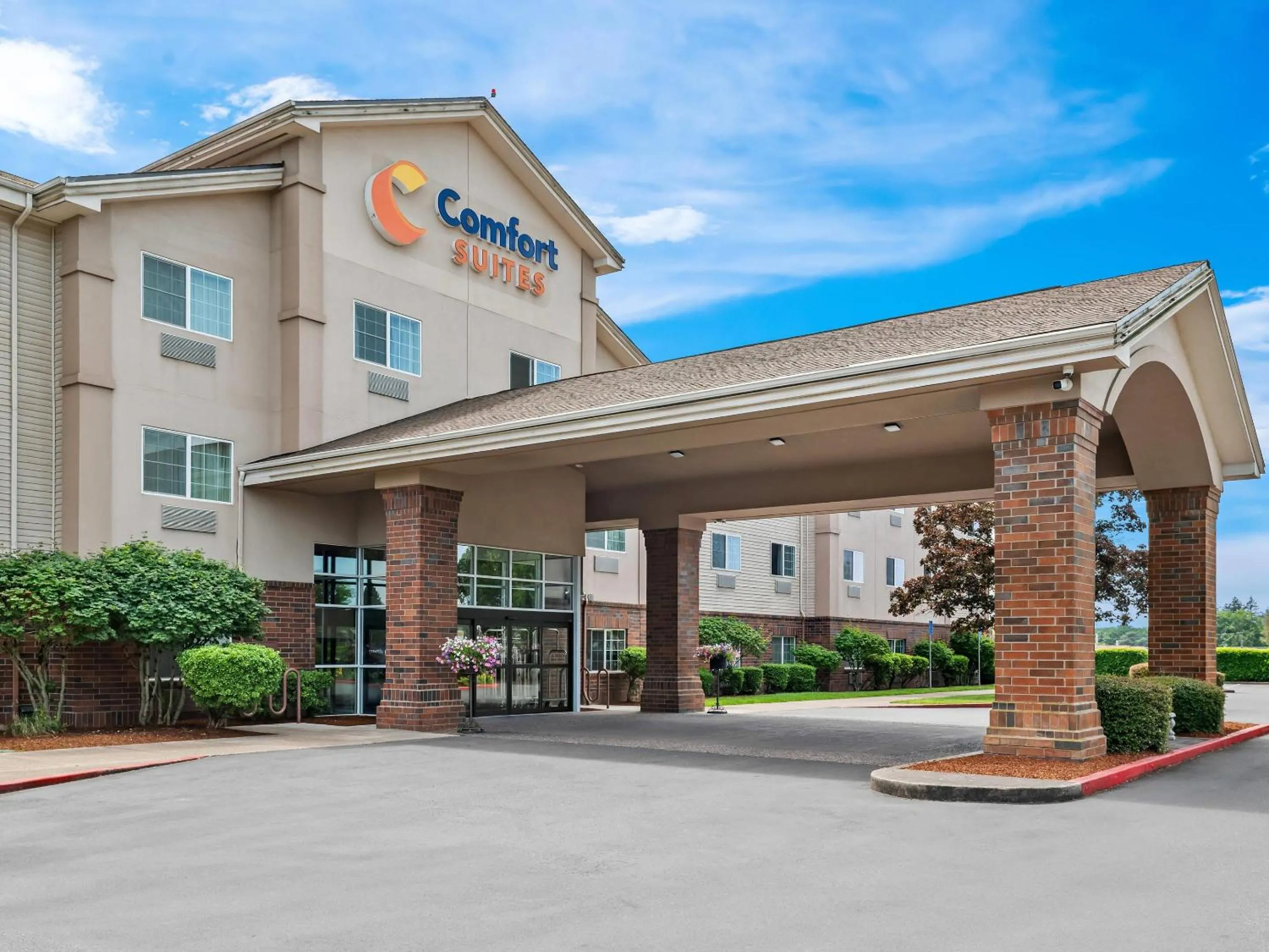 Property building in Comfort Suites Linn County Fairground and Expo