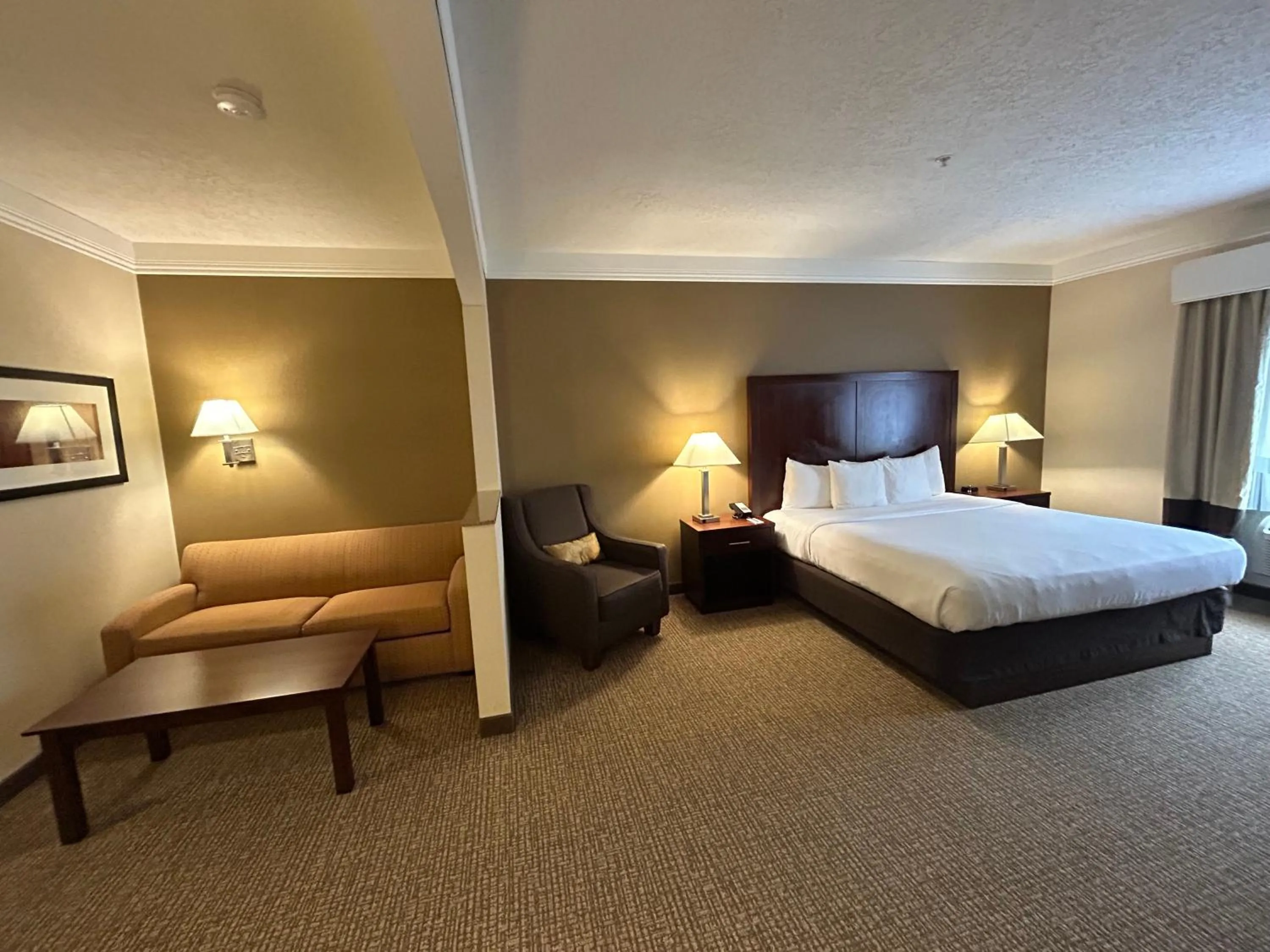 Photo of the whole room, Bed in Comfort Suites Linn County Fairground and Expo