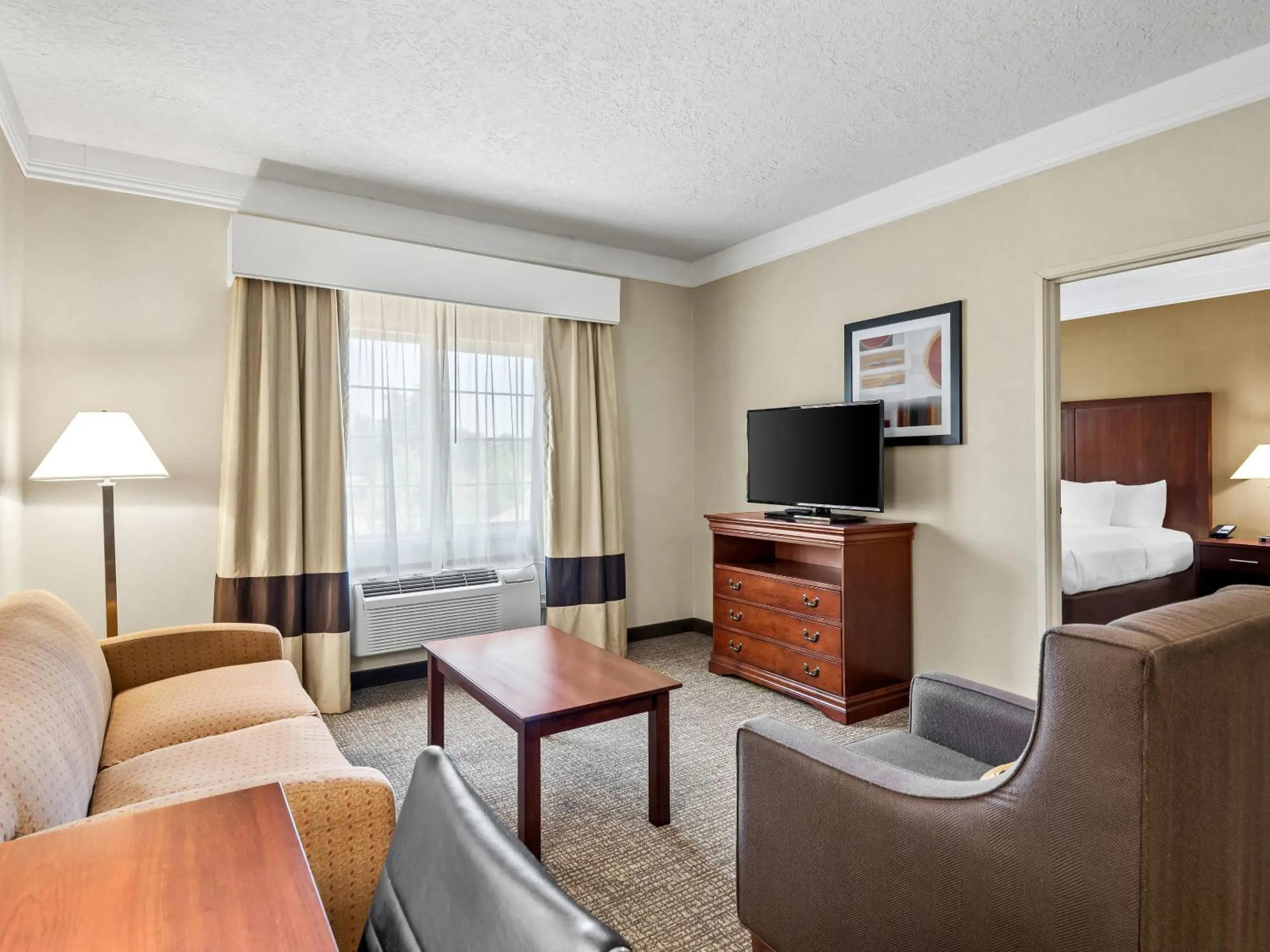 Bedroom, Bed in Comfort Suites Linn County Fairground and Expo