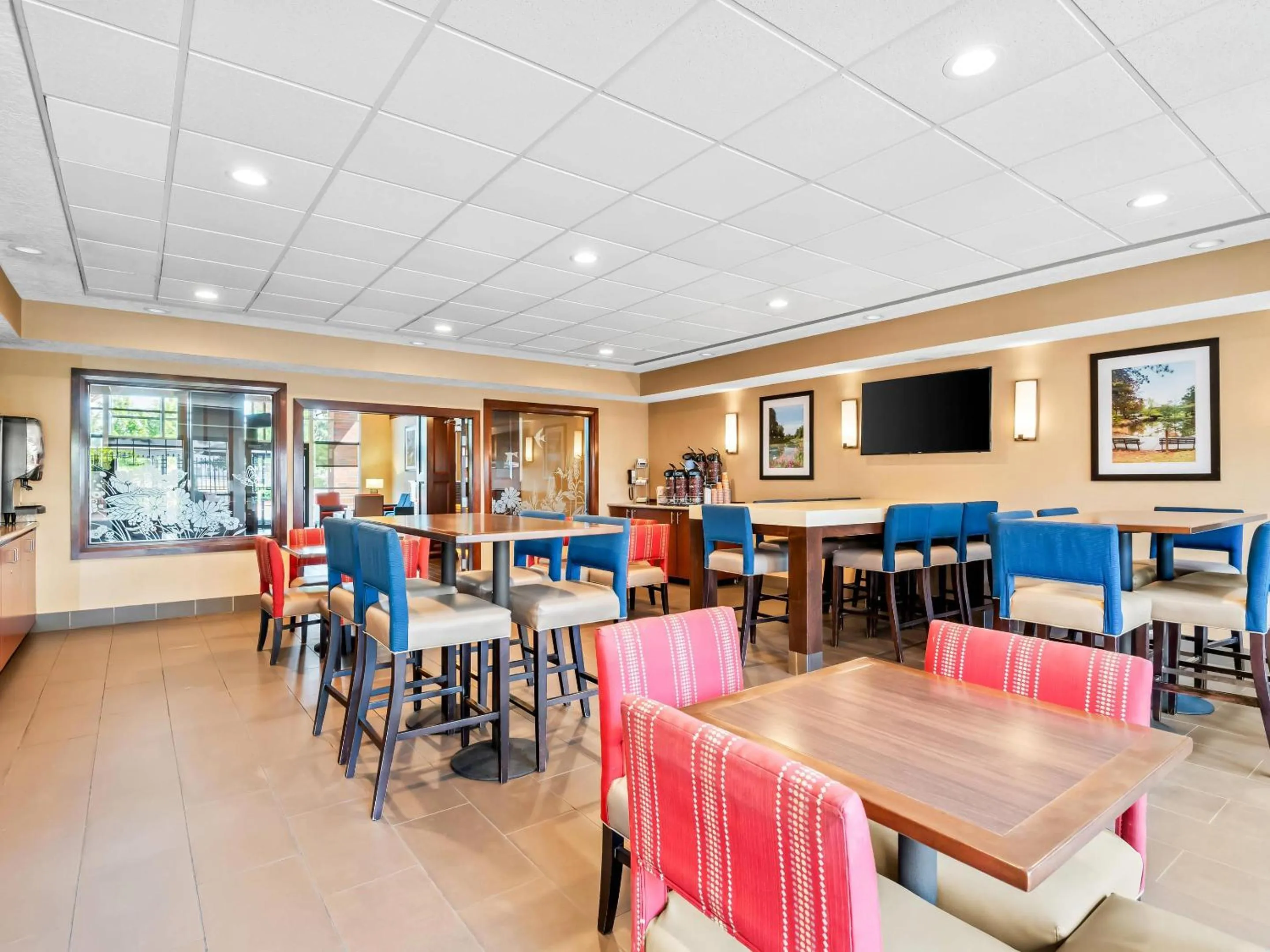 Breakfast in Comfort Suites Linn County Fairground and Expo