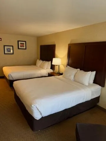 Bed in Comfort Inn & Suites Lincoln City