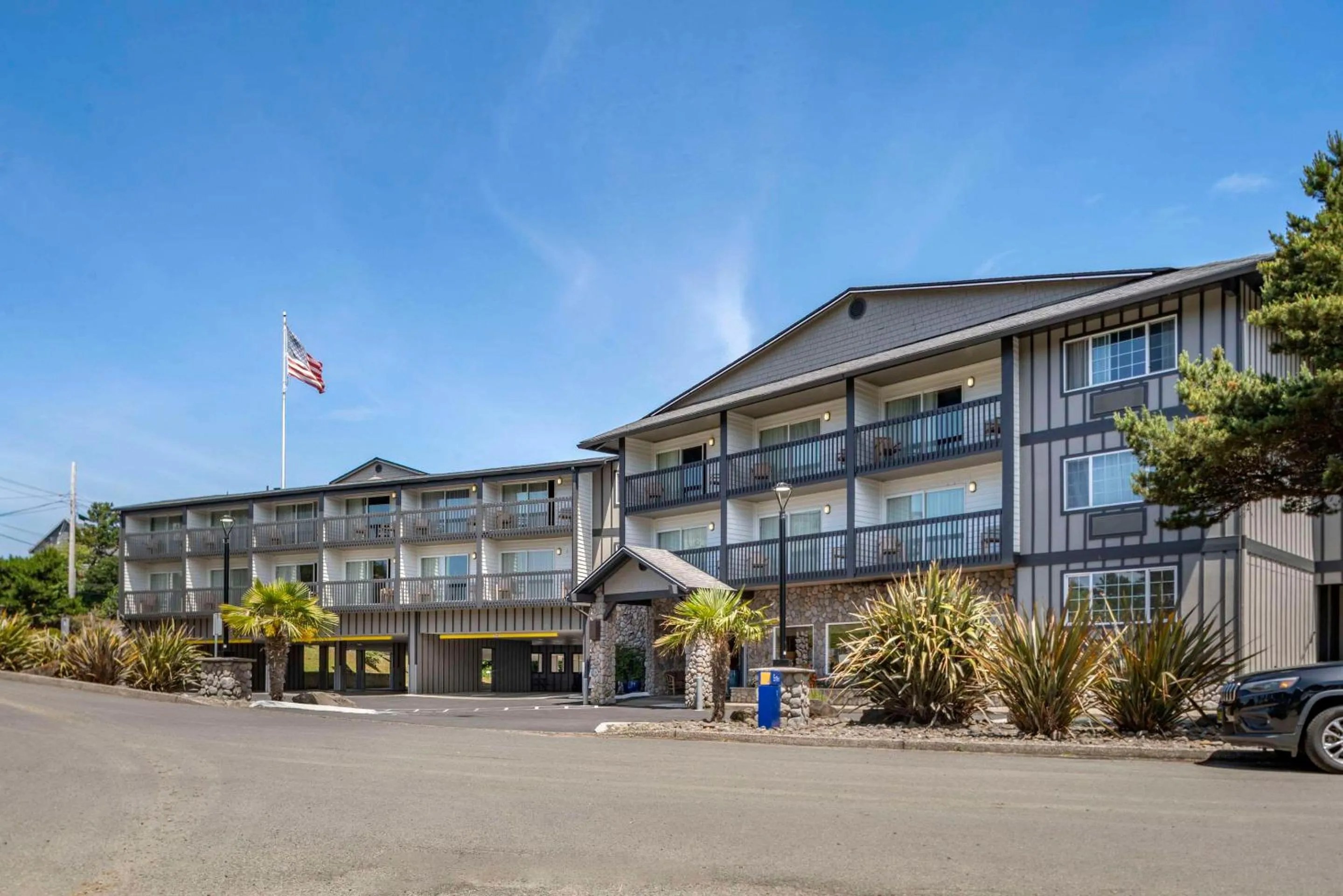 Property building in Comfort Inn & Suites Lincoln City
