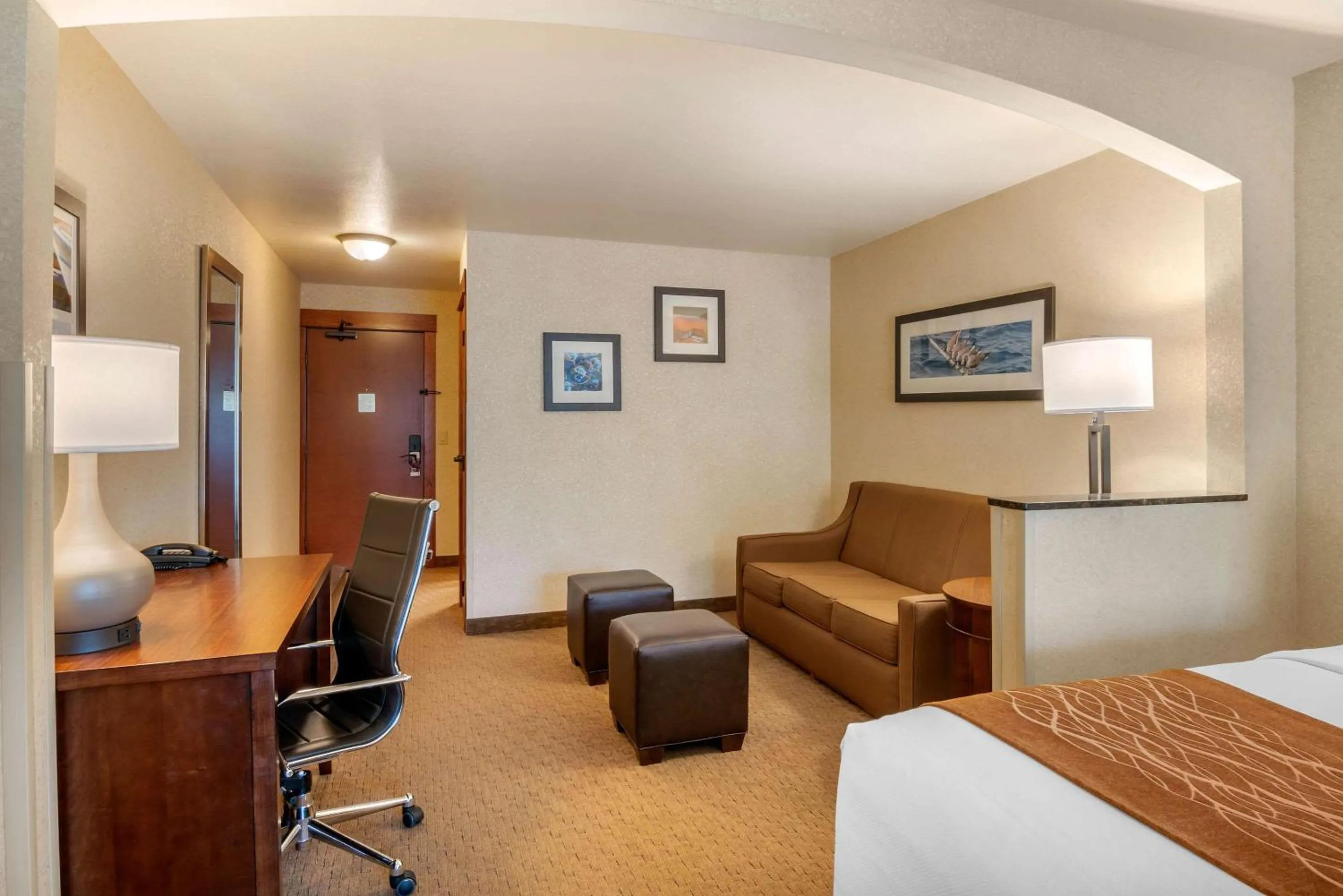 Photo of the whole room, Bed in Comfort Inn & Suites Lincoln City