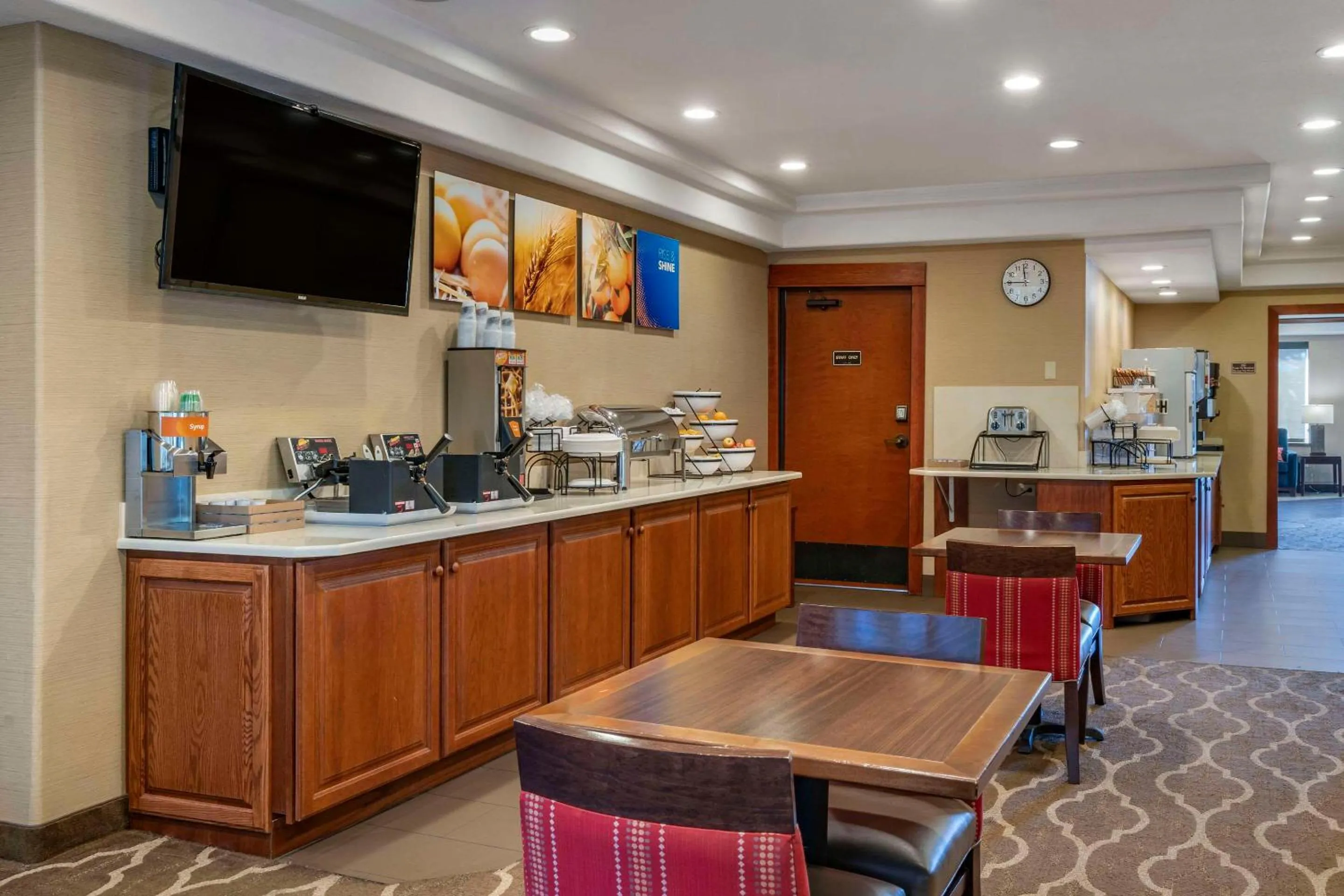 Breakfast in Comfort Inn & Suites Lincoln City