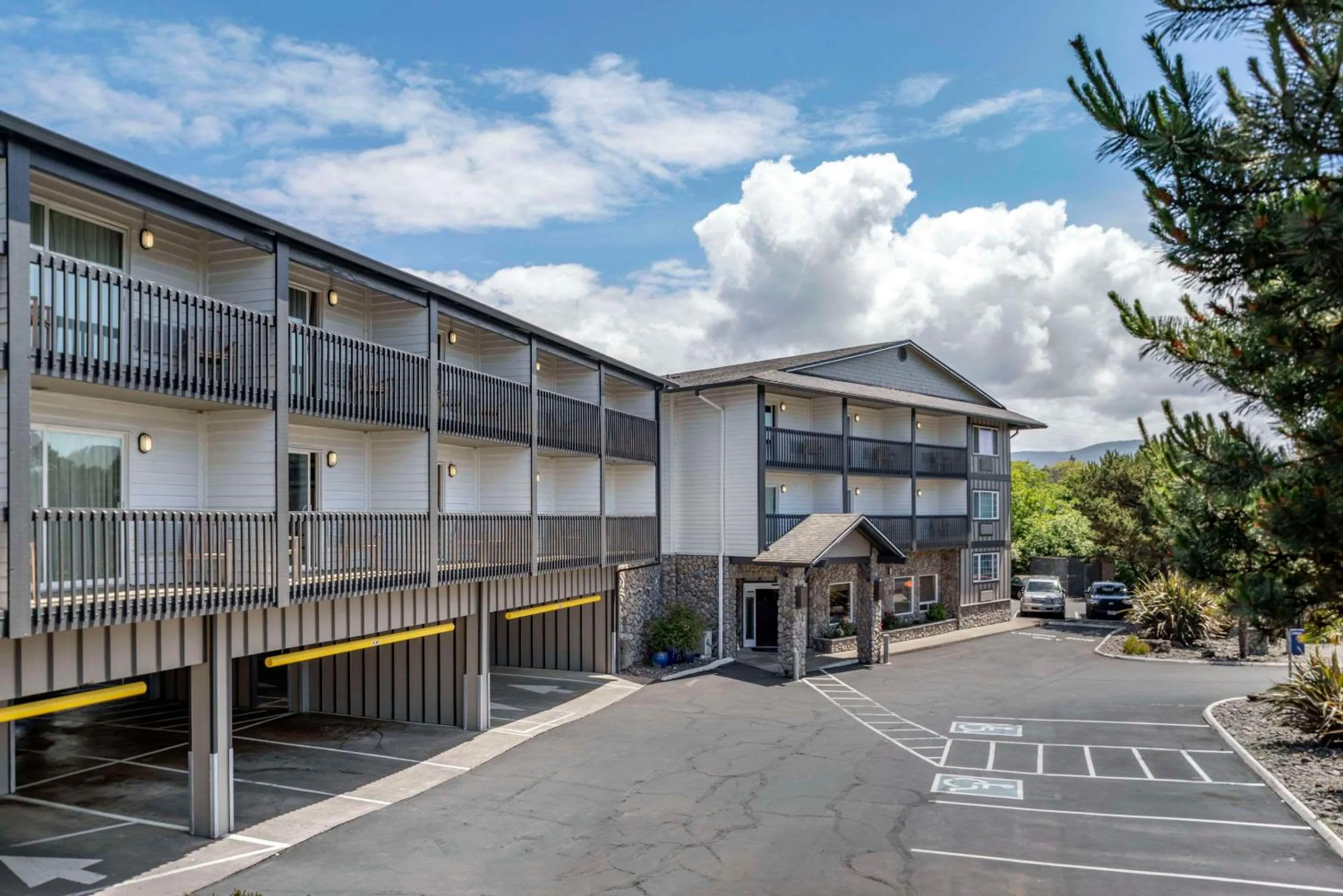 Property building in Comfort Inn & Suites Lincoln City