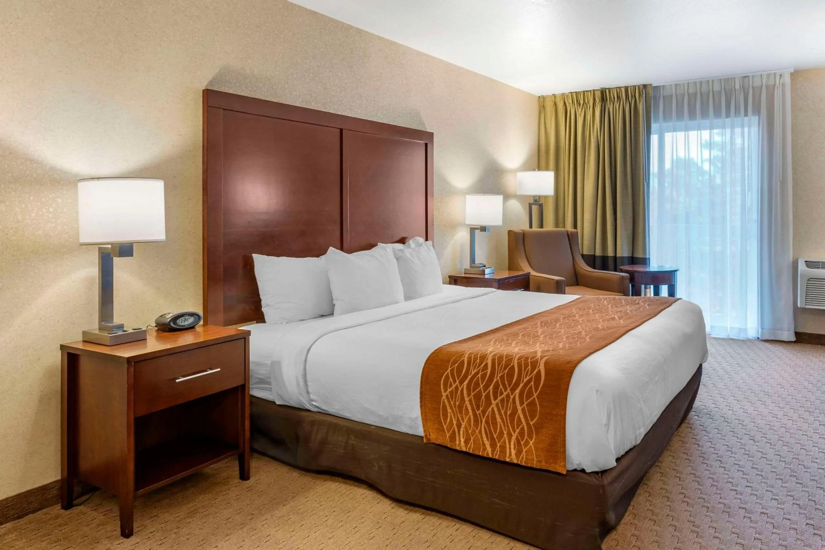 Bedroom, Bed in Comfort Inn & Suites Lincoln City