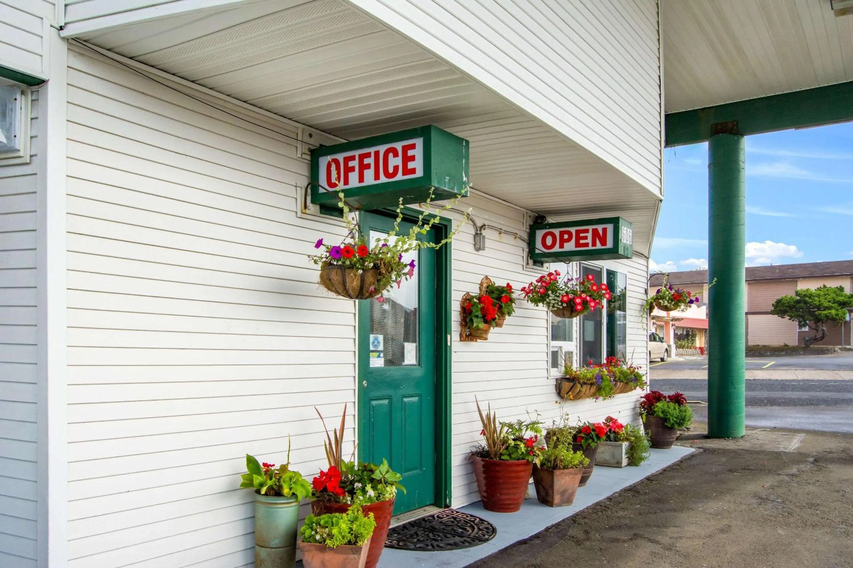Property building in Econo Lodge Newport
