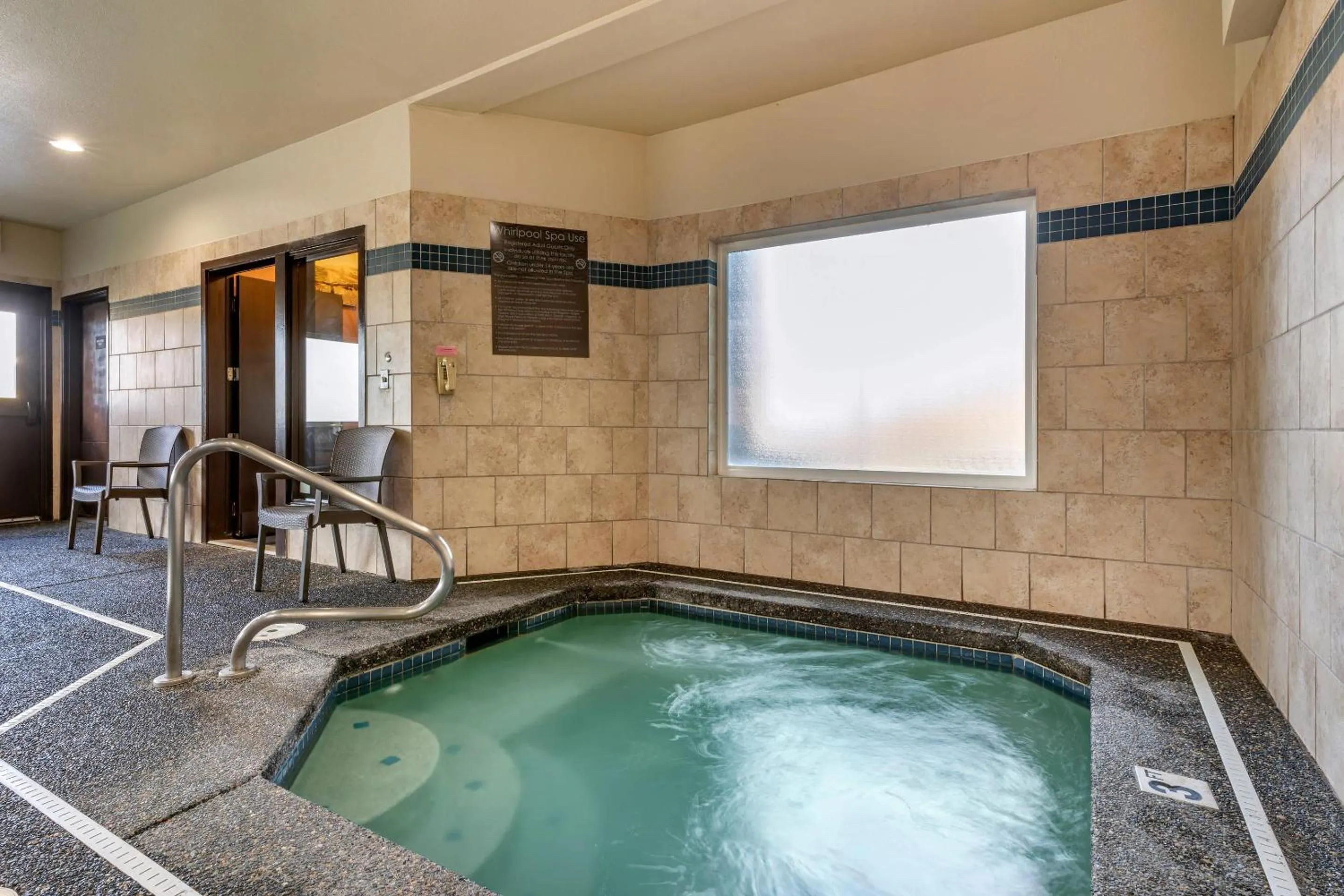 Swimming pool in Comfort Inn Columbia Gorge