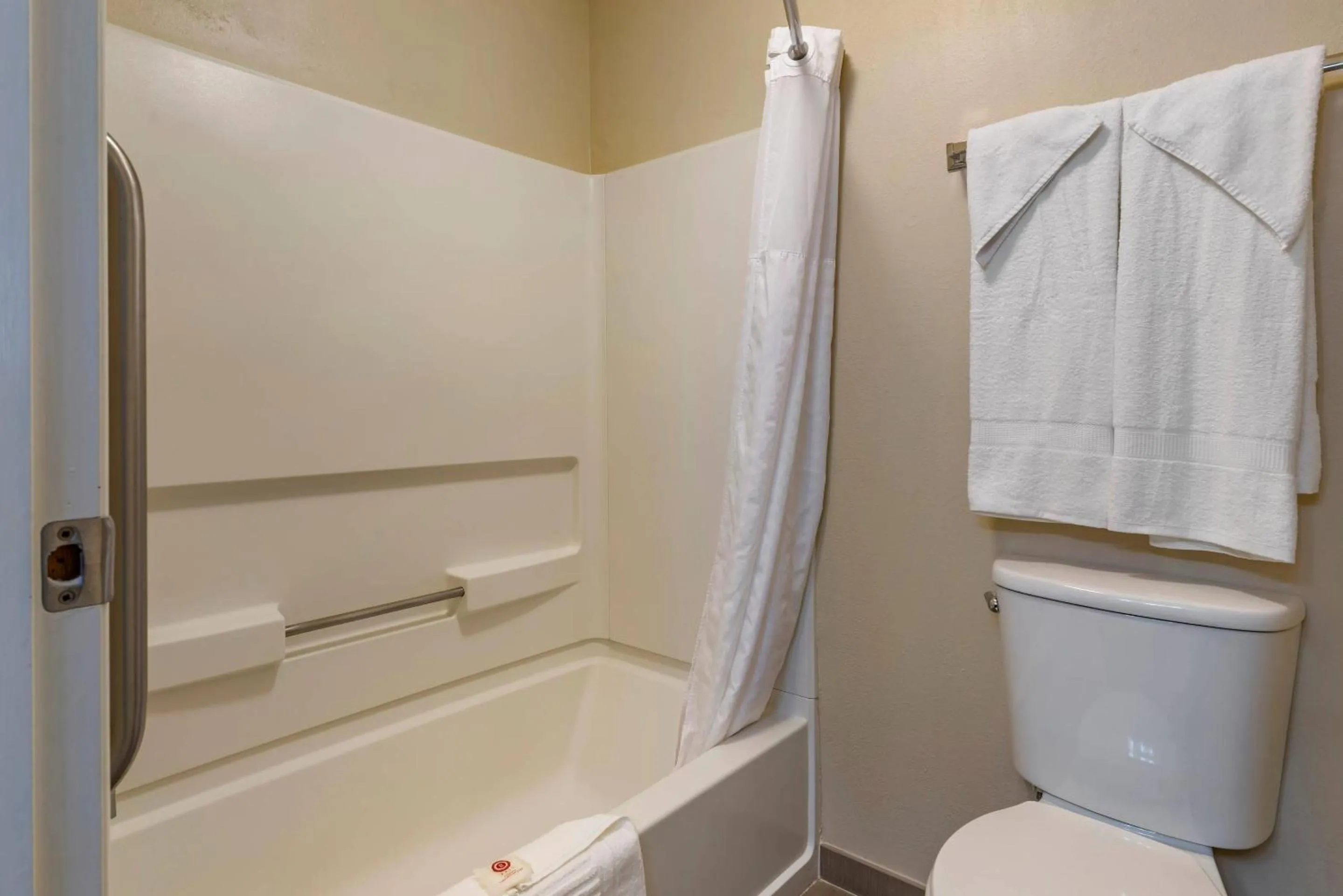 Bedroom in Comfort Inn Columbia Gorge