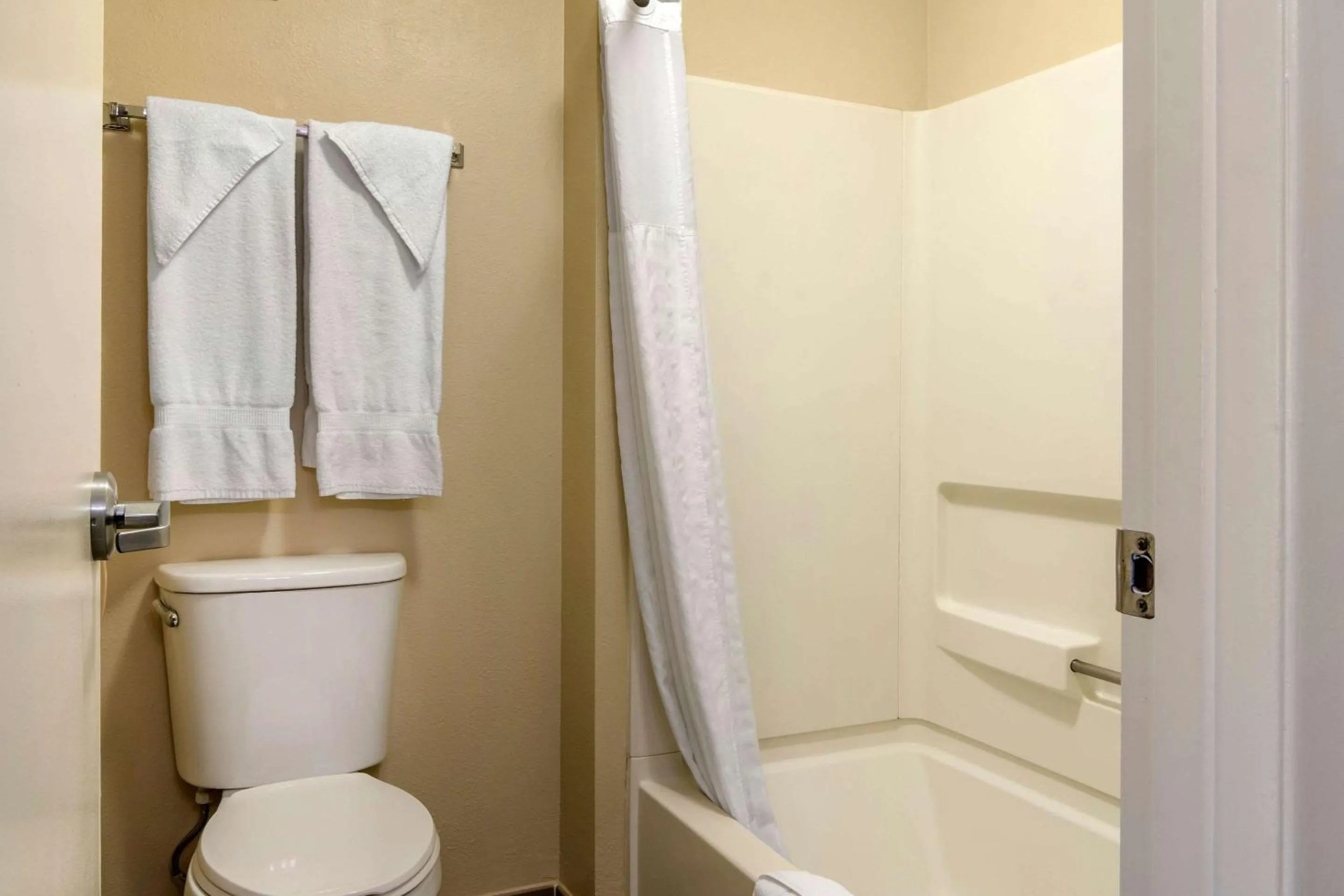 Photo of the whole room in Comfort Inn Columbia Gorge