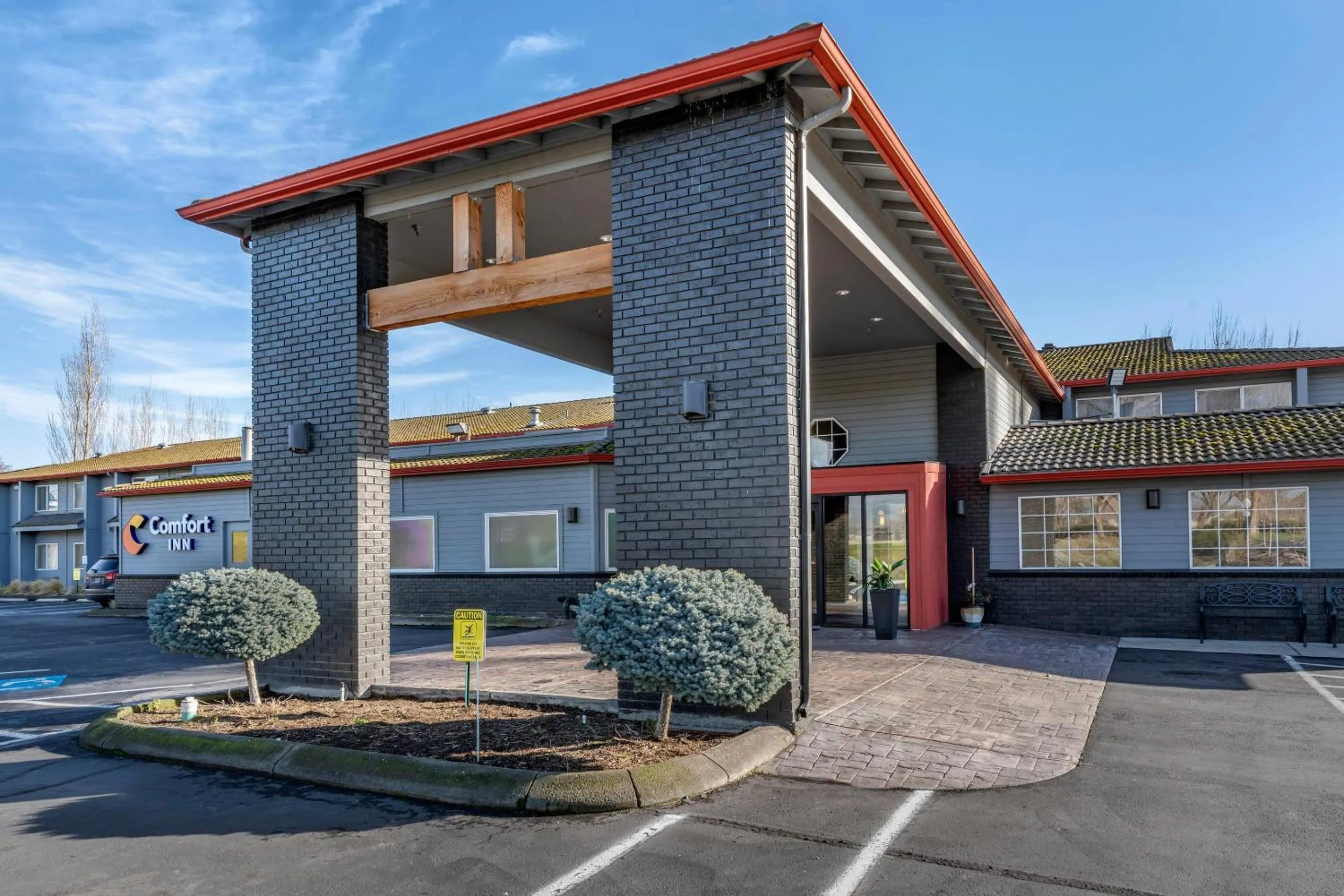Property building in Comfort Inn Columbia Gorge