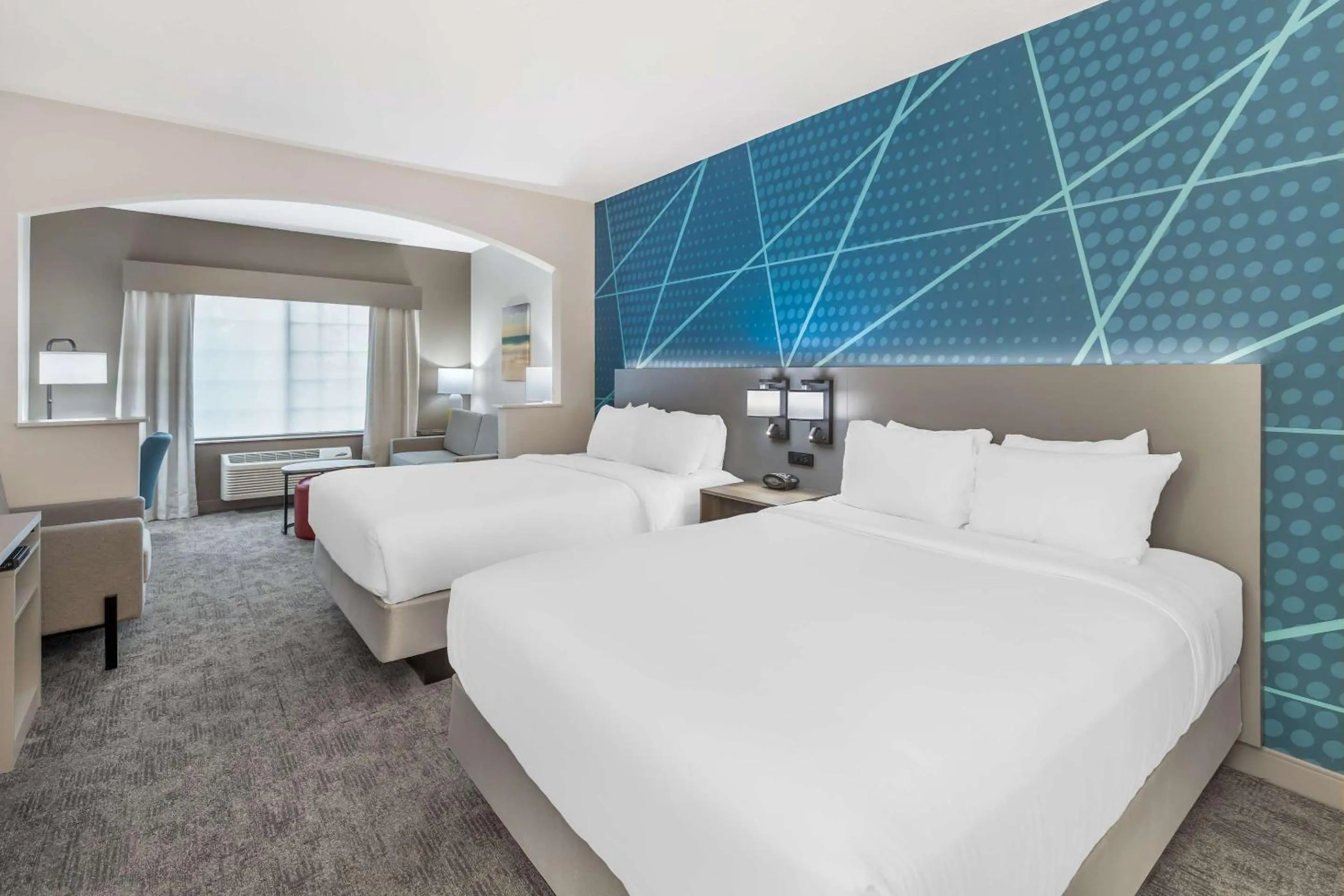 Bedroom, Bed in Comfort Suites Redmond Airport