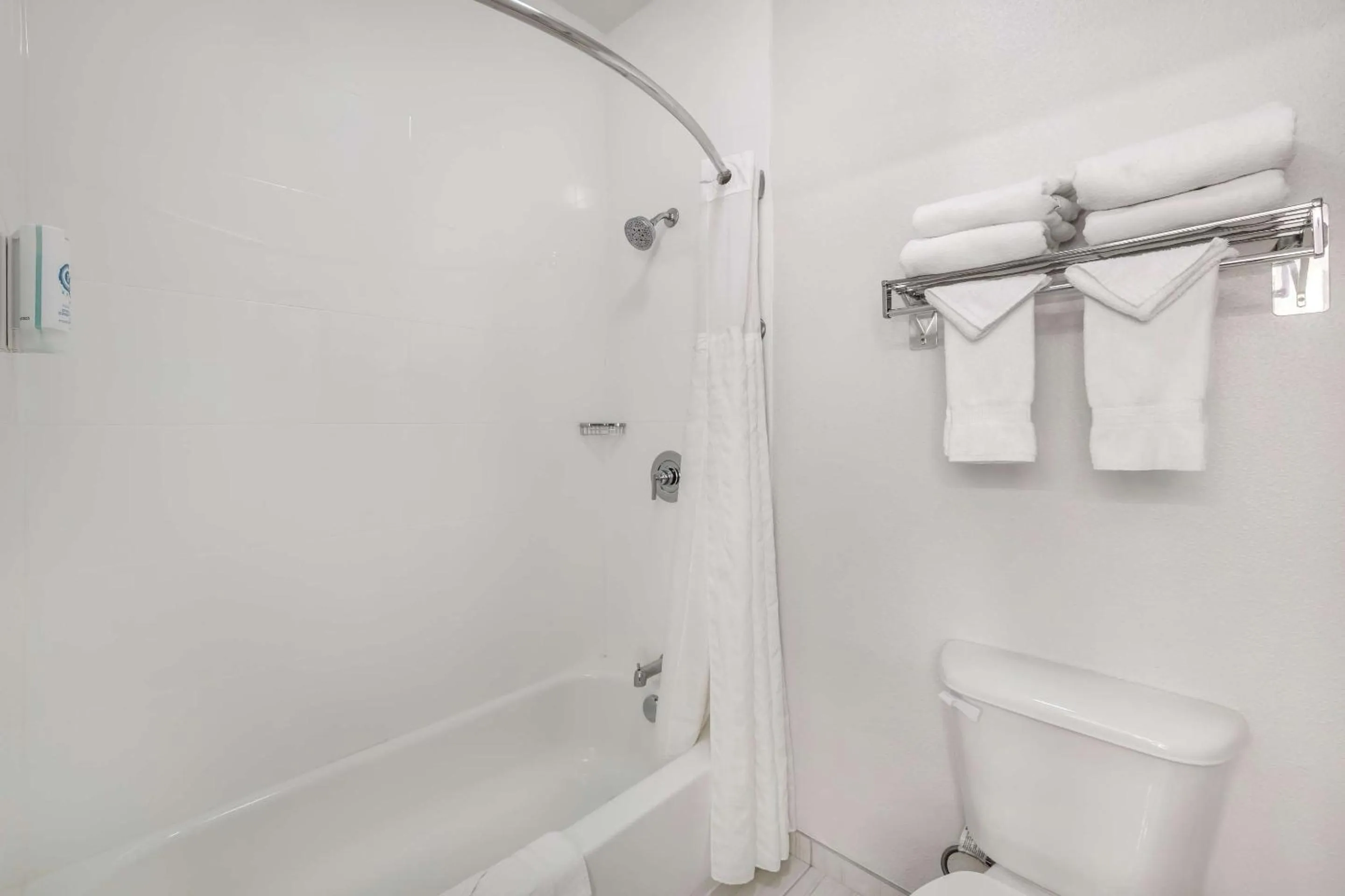 Bedroom in Comfort Suites Redmond Airport