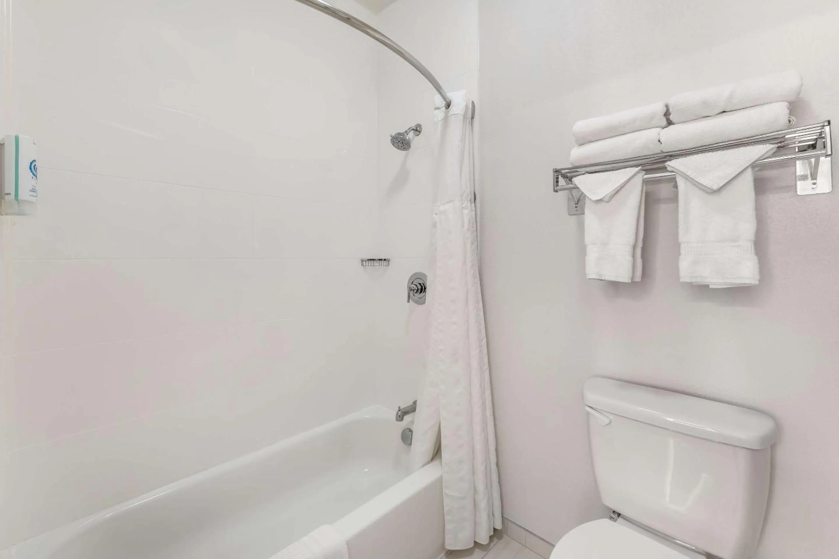 Bedroom in Comfort Suites Redmond Airport