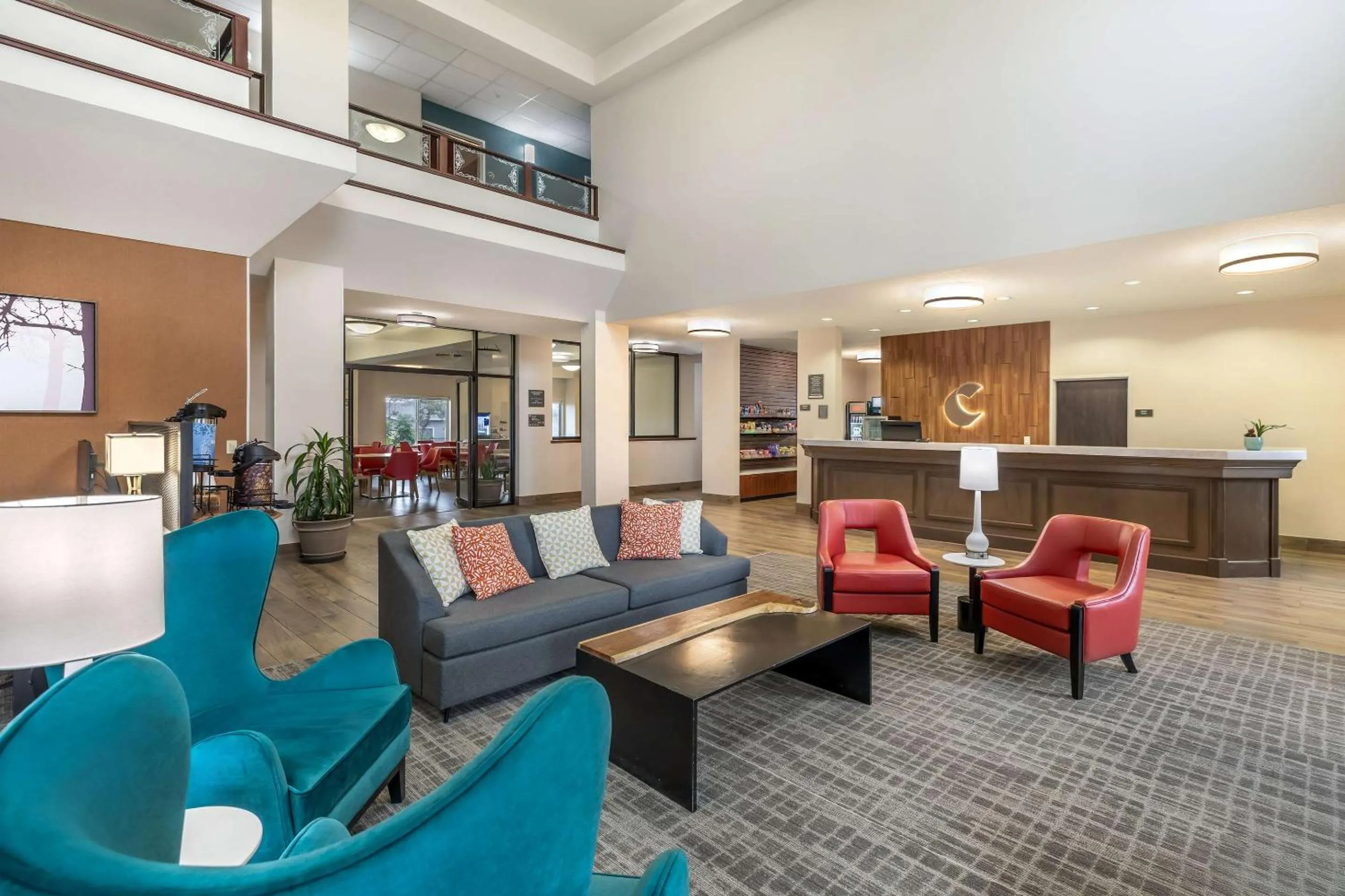 Lobby or reception in Comfort Suites Redmond Airport