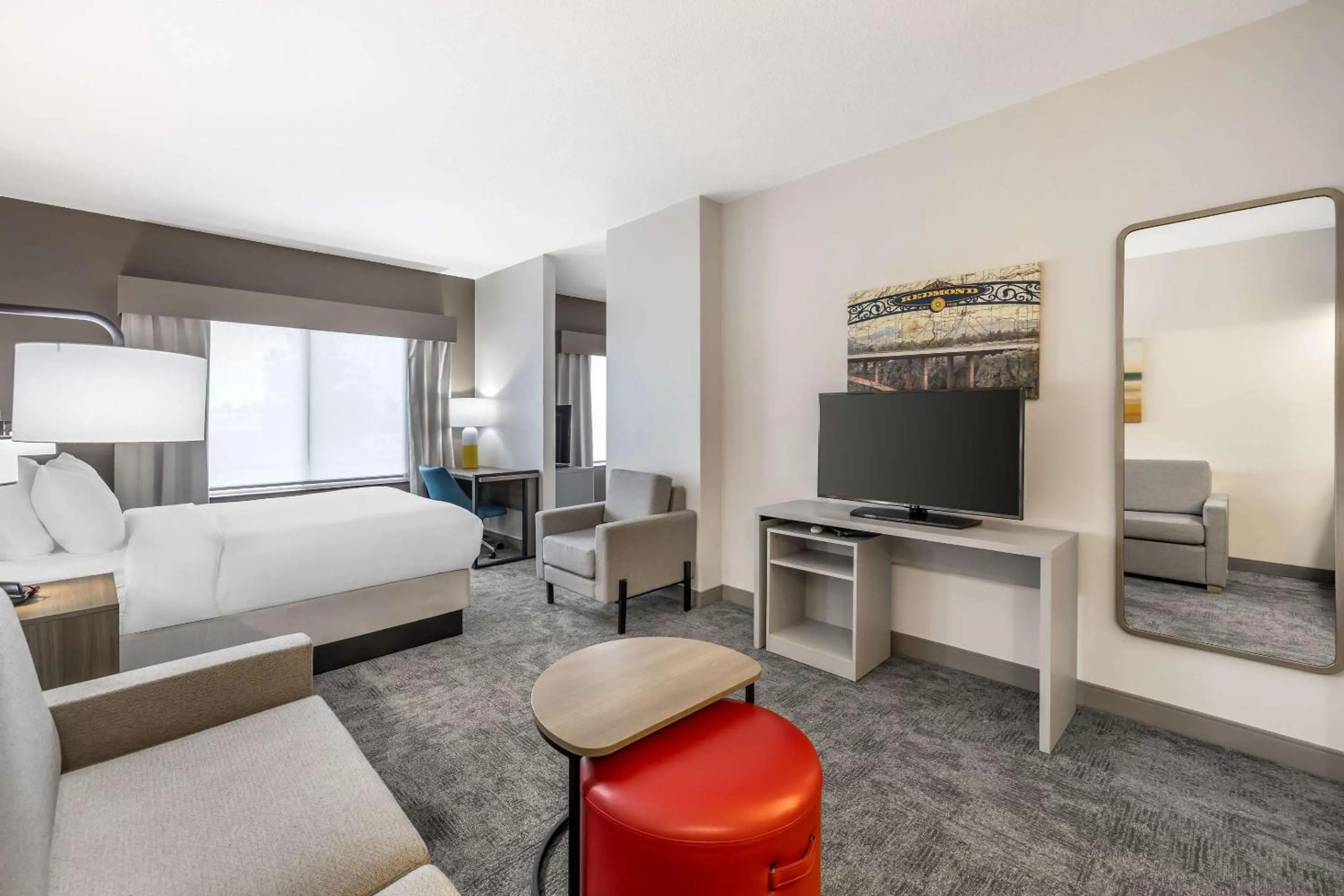 Bedroom, Bed in Comfort Suites Redmond Airport