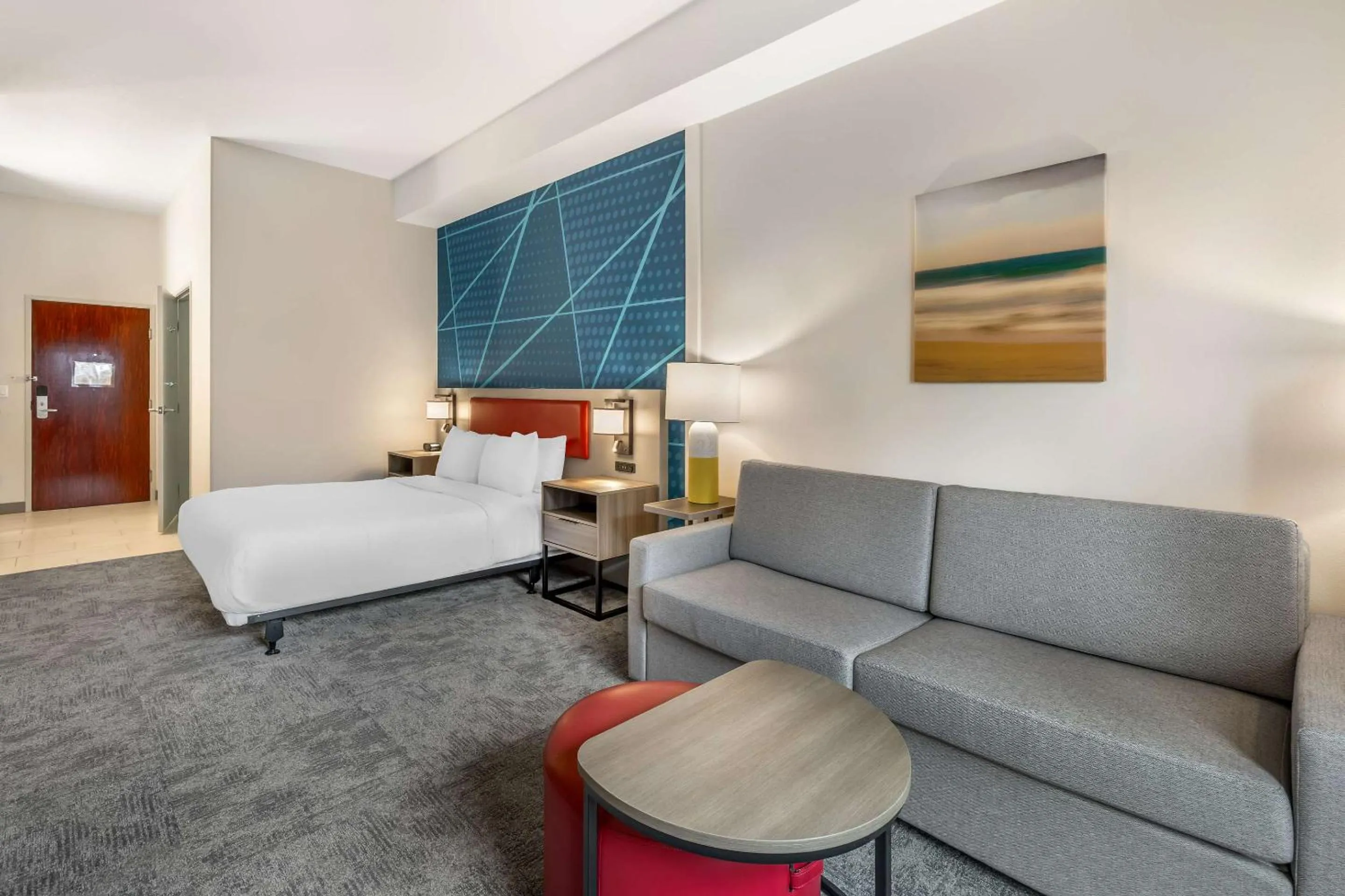 Bedroom in Comfort Suites Redmond Airport