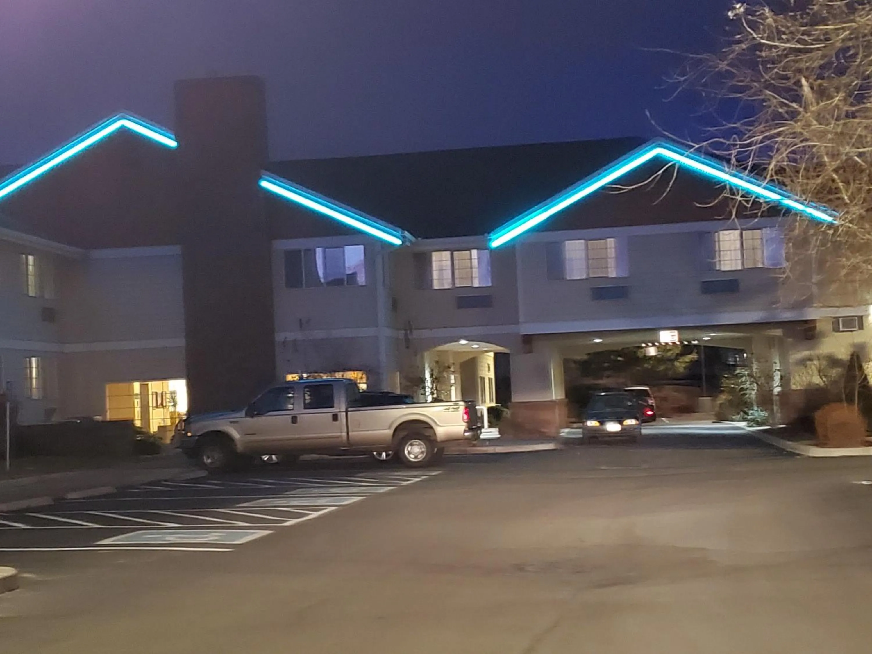 Property building in Country Inn & Suites by Radisson, Bend, OR
