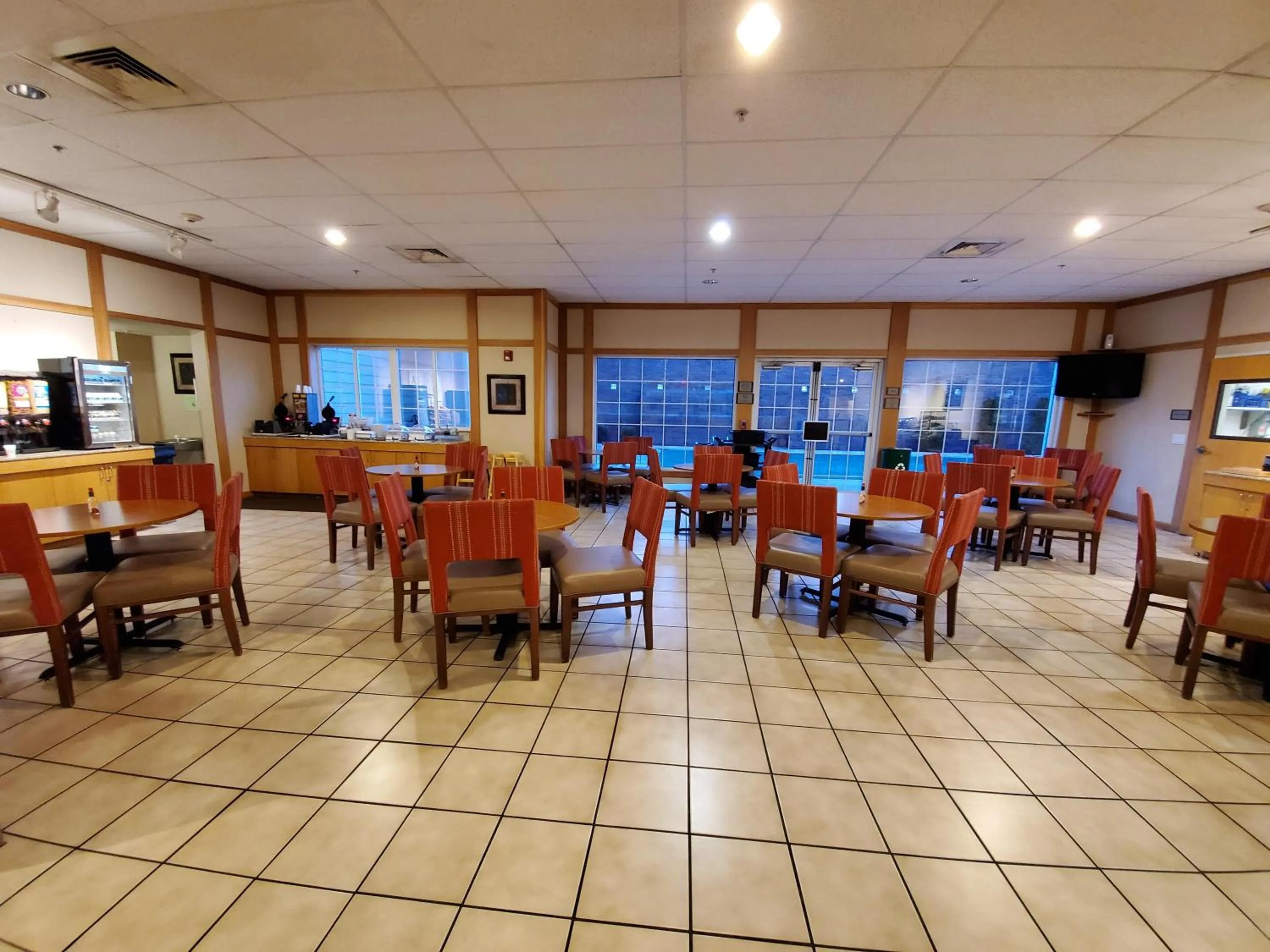 Restaurant/places to eat in Country Inn & Suites by Radisson, Bend, OR