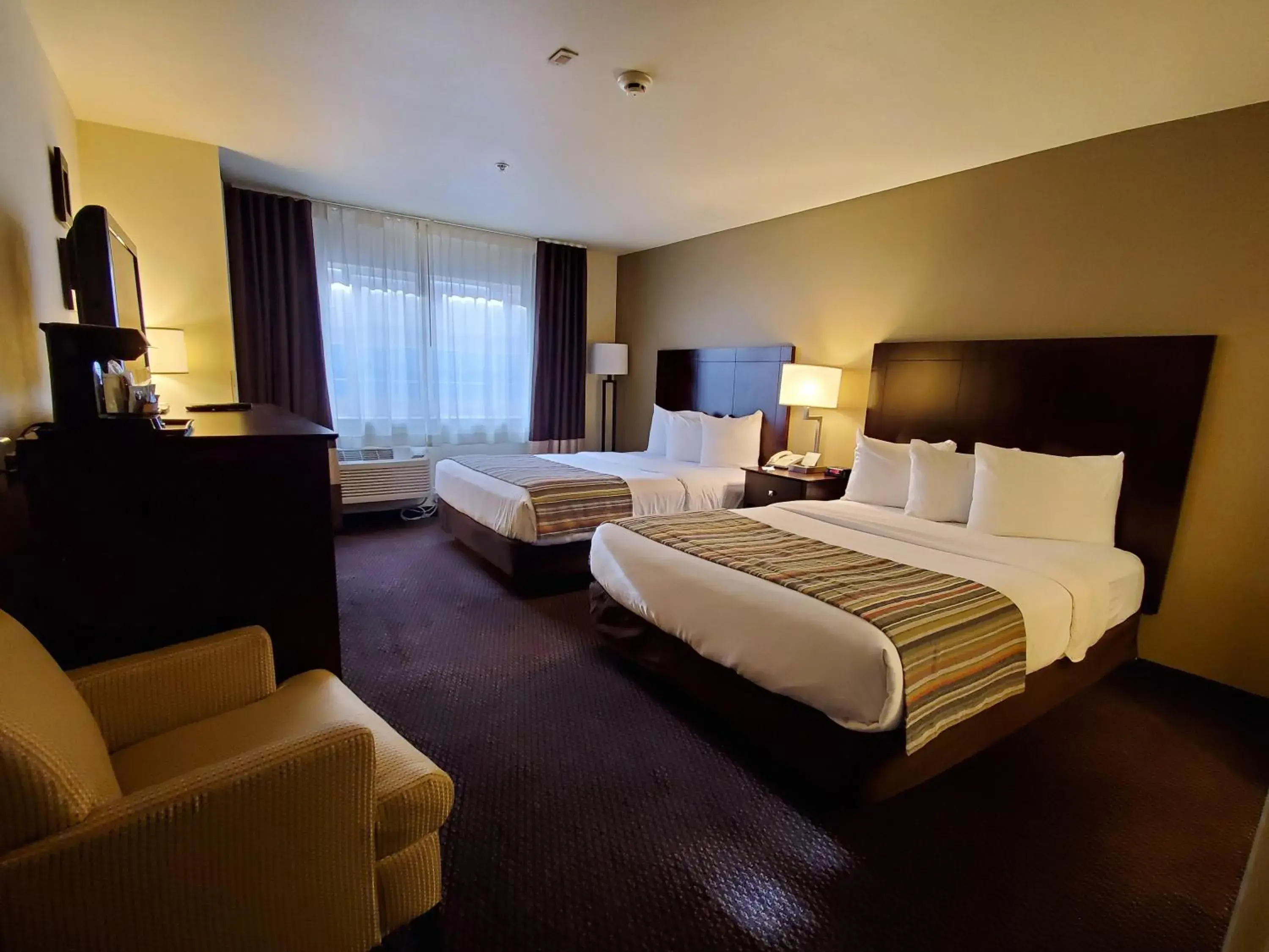 Queen Room with Two Queen Beds - Non-Smoking in Country Inn & Suites by Radisson, Bend, OR Queen Room with Two Queen Beds - Non-Smoking in Country Inn & Suites by Radisson, Bend, OR