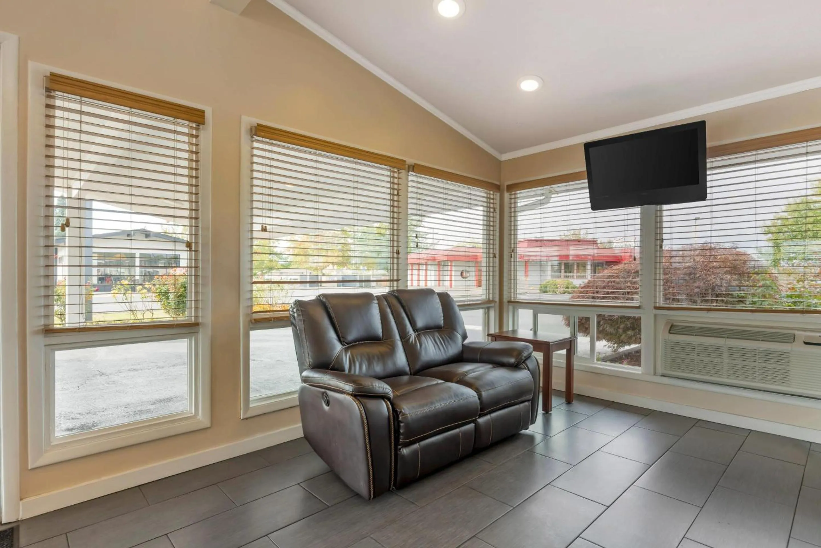 Lobby or reception in Rodeway Inn Albany