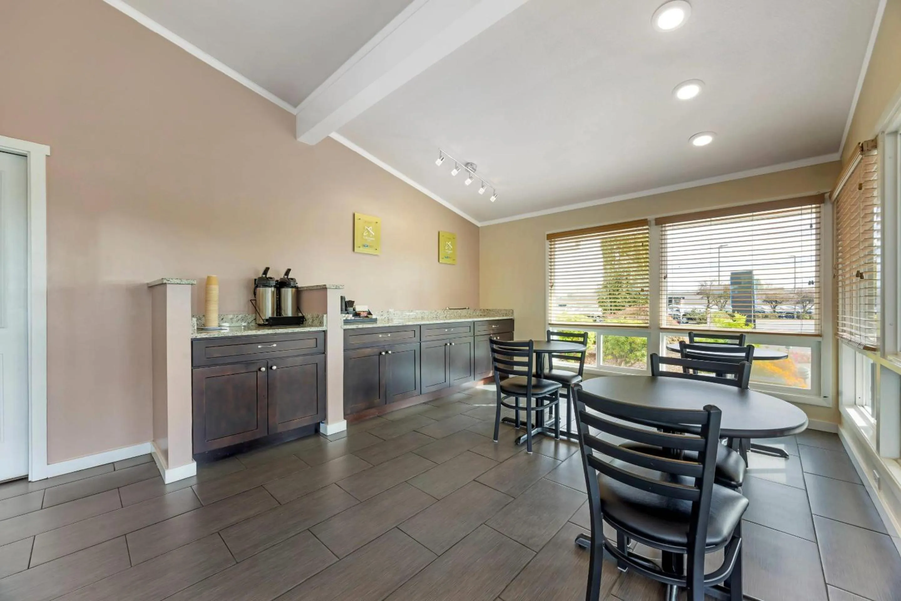 Breakfast in Rodeway Inn Albany