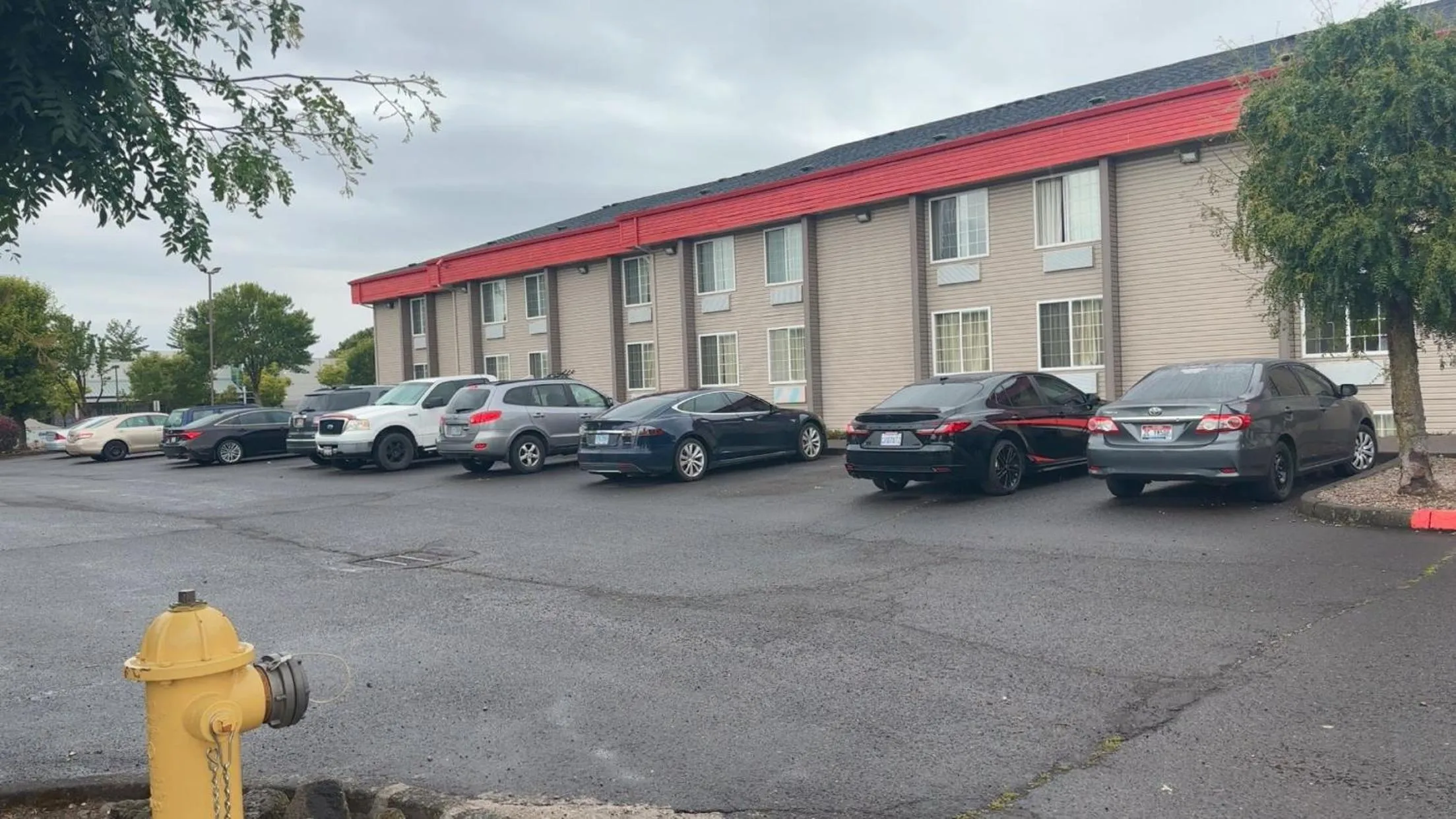 Parking in Bridgeway Inn & Suites - Portland Airport