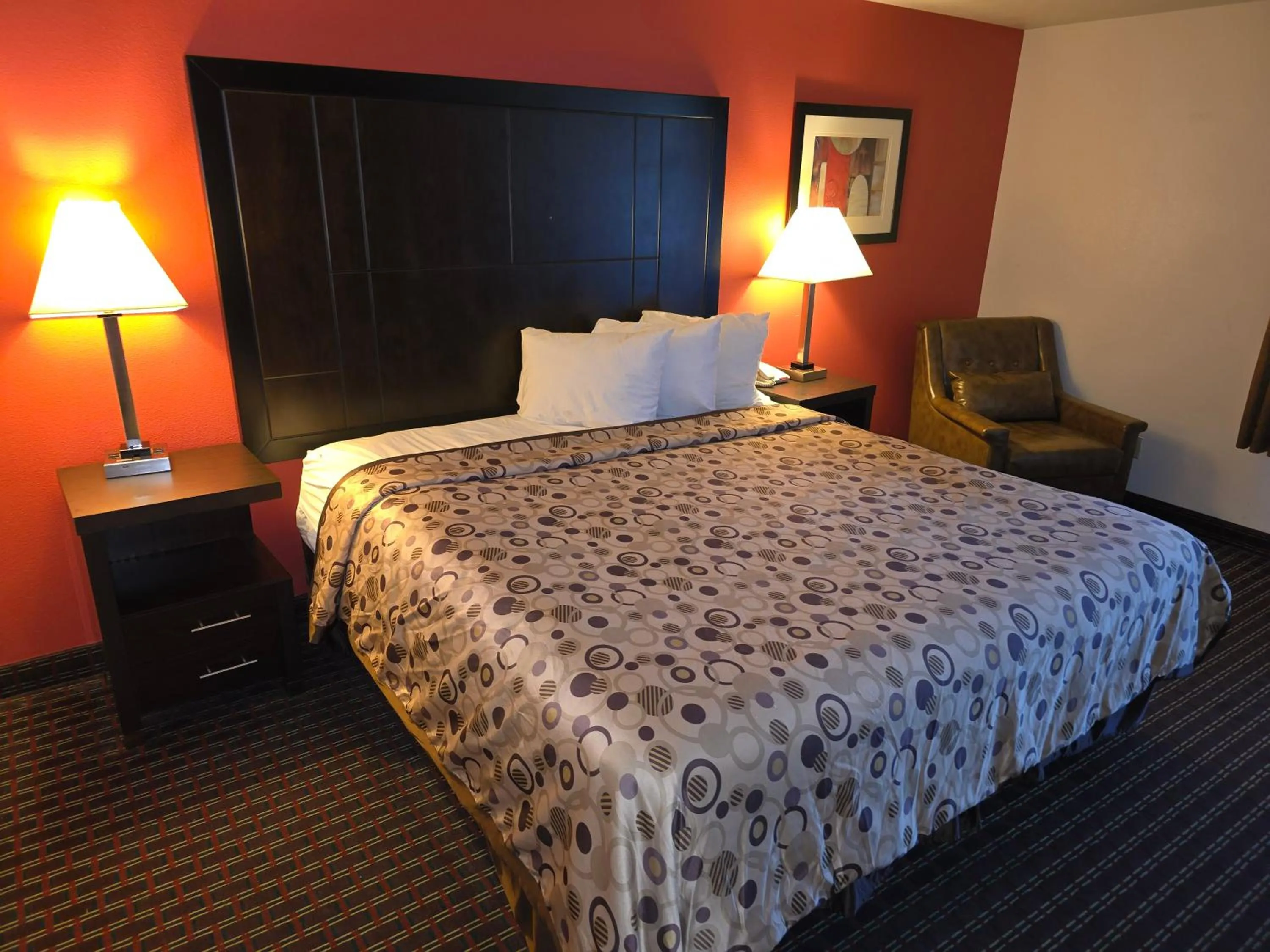 Bed in Bridgeway Inn & Suites - Portland Airport