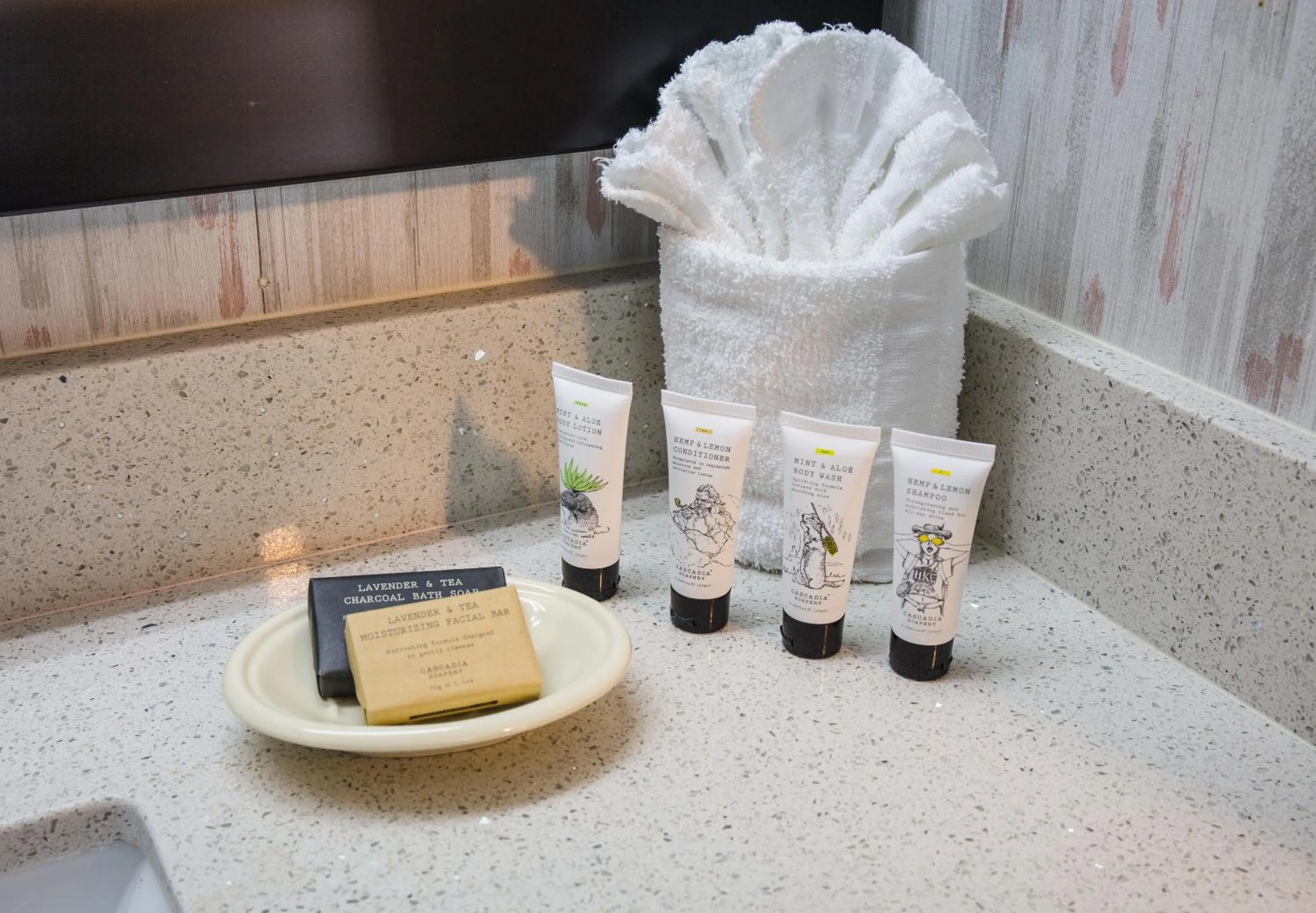 Photo of the whole room in Bridgeway Inn & Suites - Portland Airport