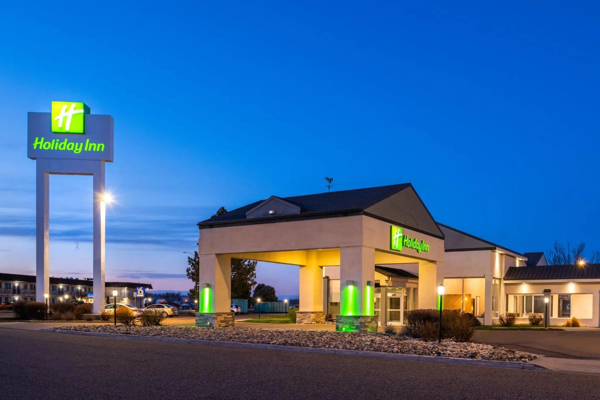 Property building in Clarion Inn Ontario