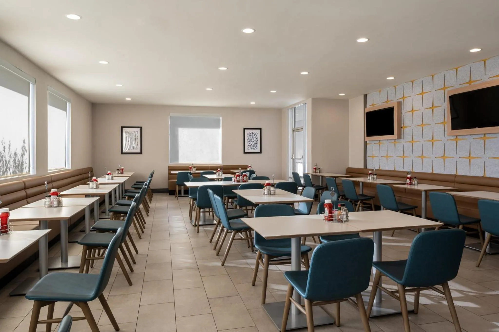 Restaurant/places to eat in Clarion Inn Ontario