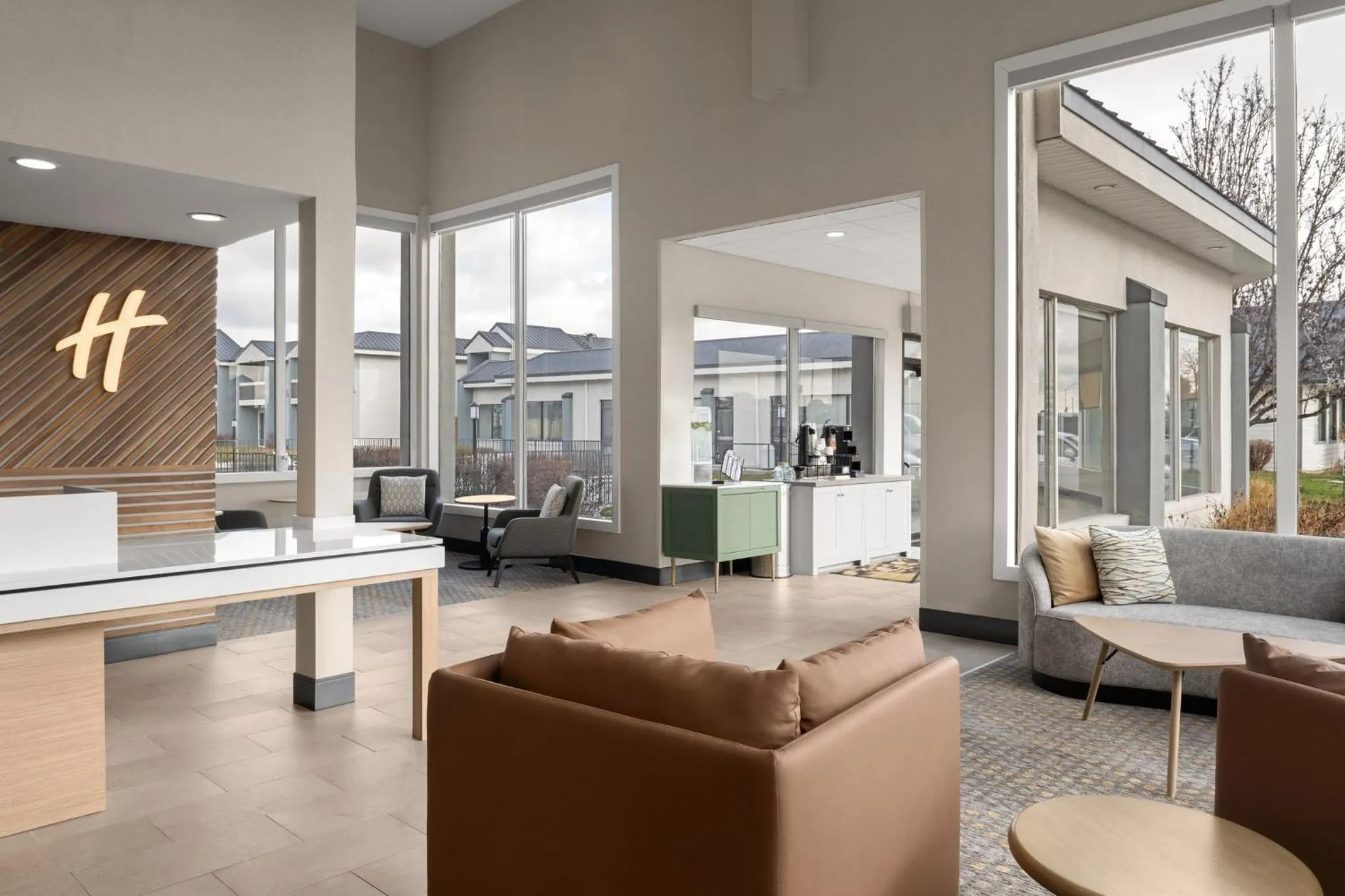 Property building in Clarion Inn Ontario