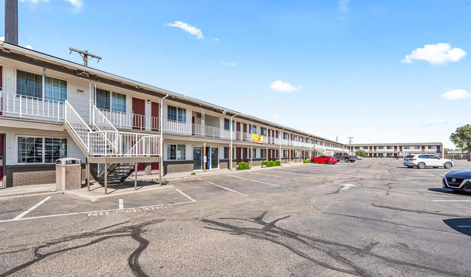 Property building in Super 8 by Wyndham Ontario