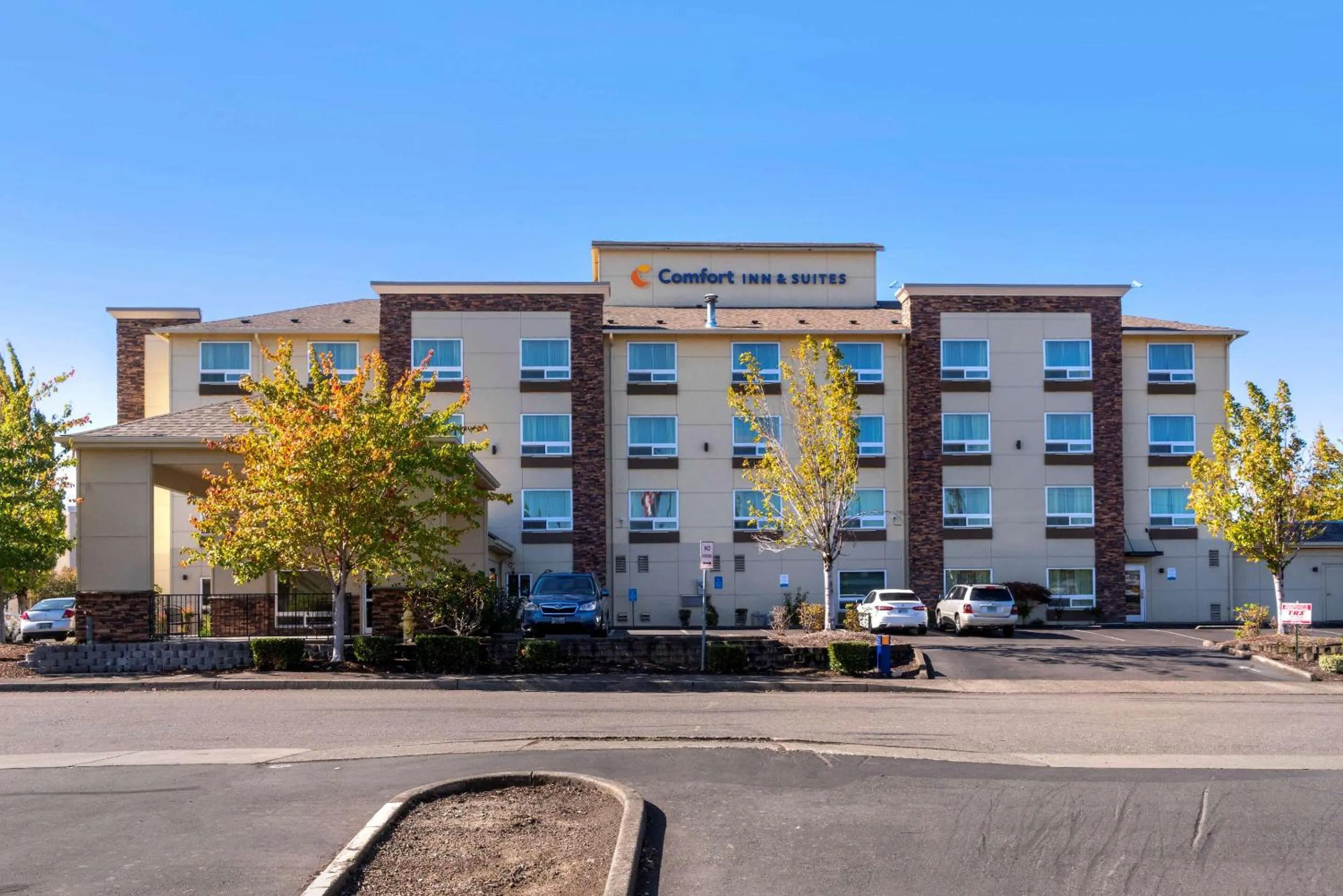 Property building in Comfort Inn & Suites Salem Northeast