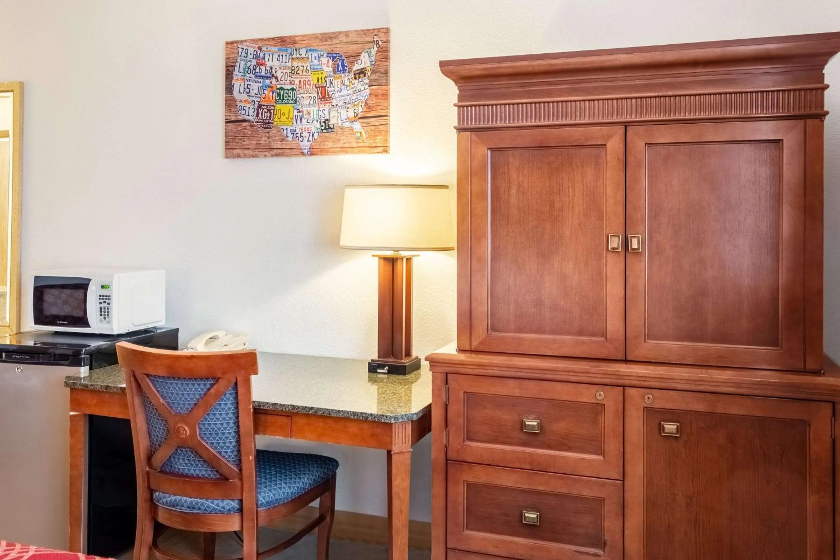 Bedroom in Econo Lodge Inn & Suites Madras