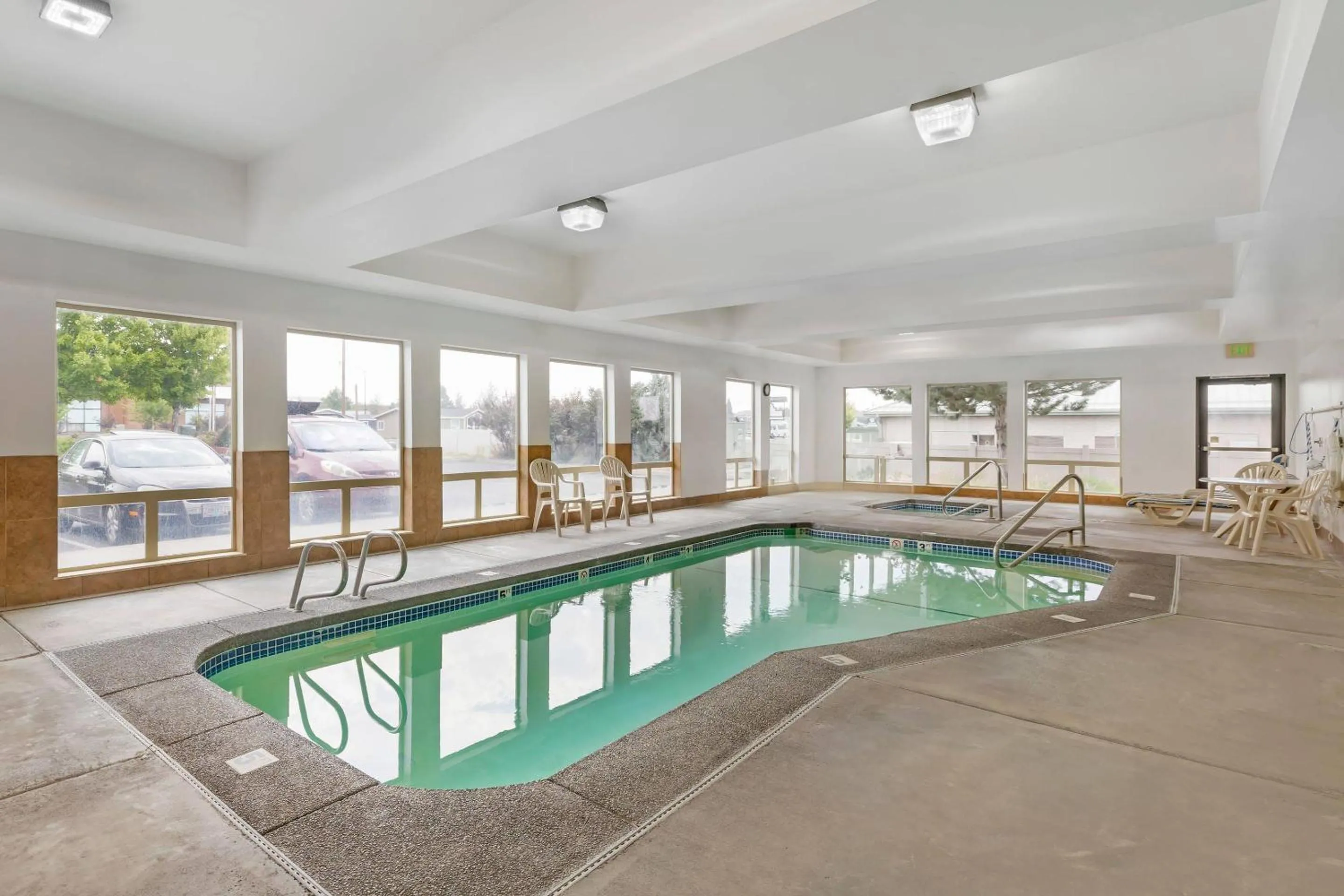 Swimming pool in Sleep Inn & Suites Redmond