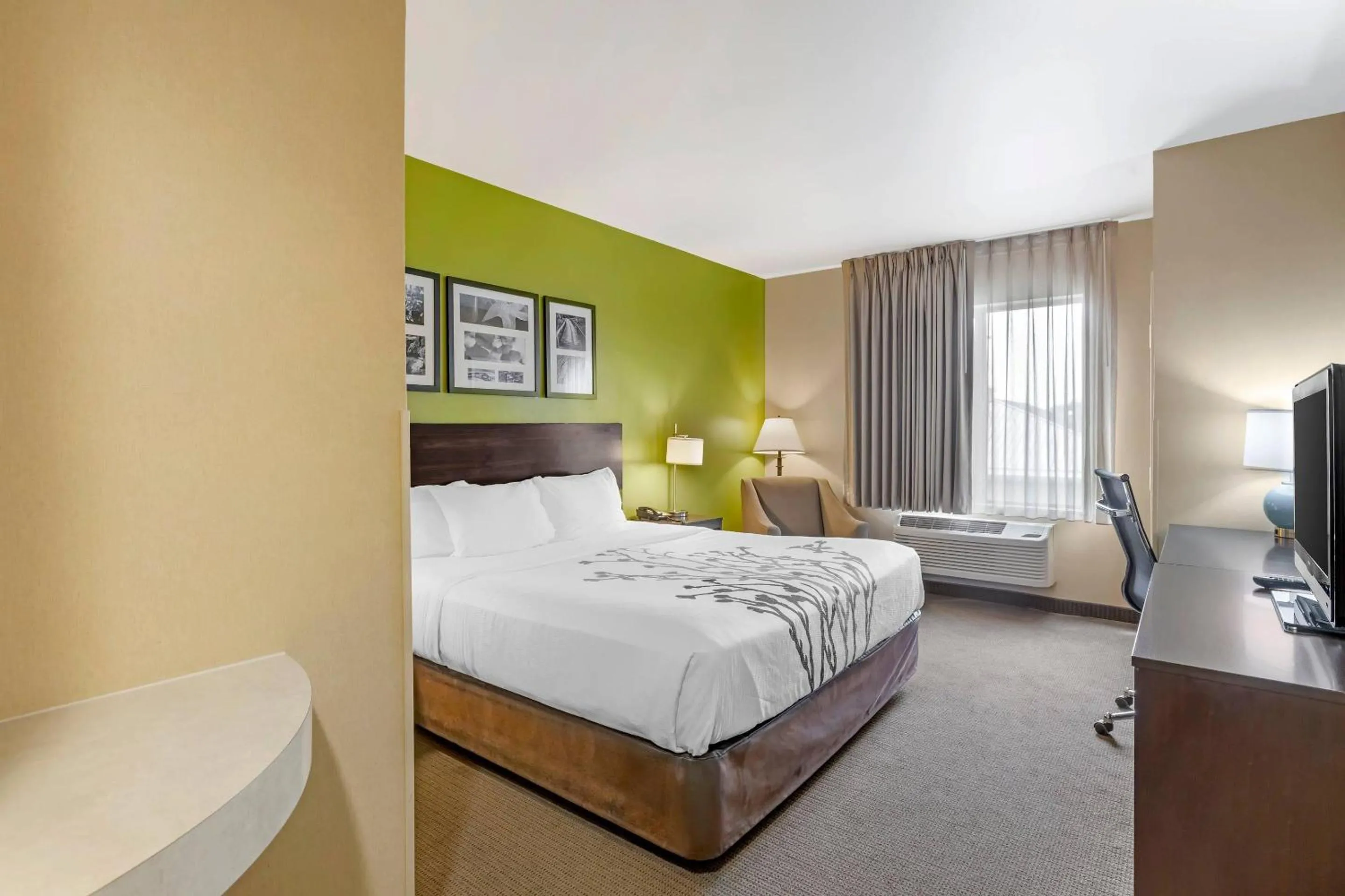 Bedroom, Bed in Sleep Inn & Suites Redmond