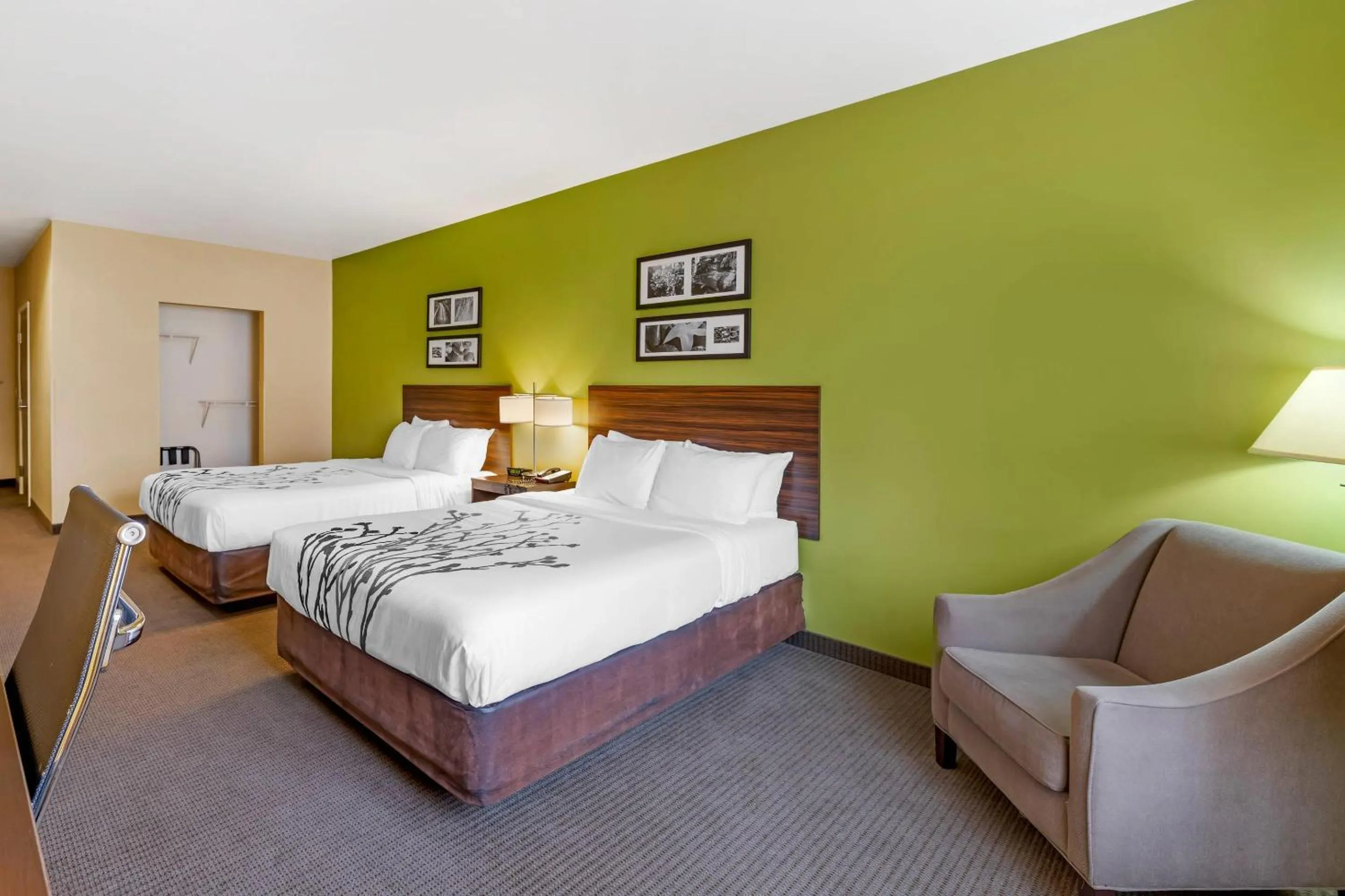 Bedroom, Bed in Sleep Inn & Suites Redmond