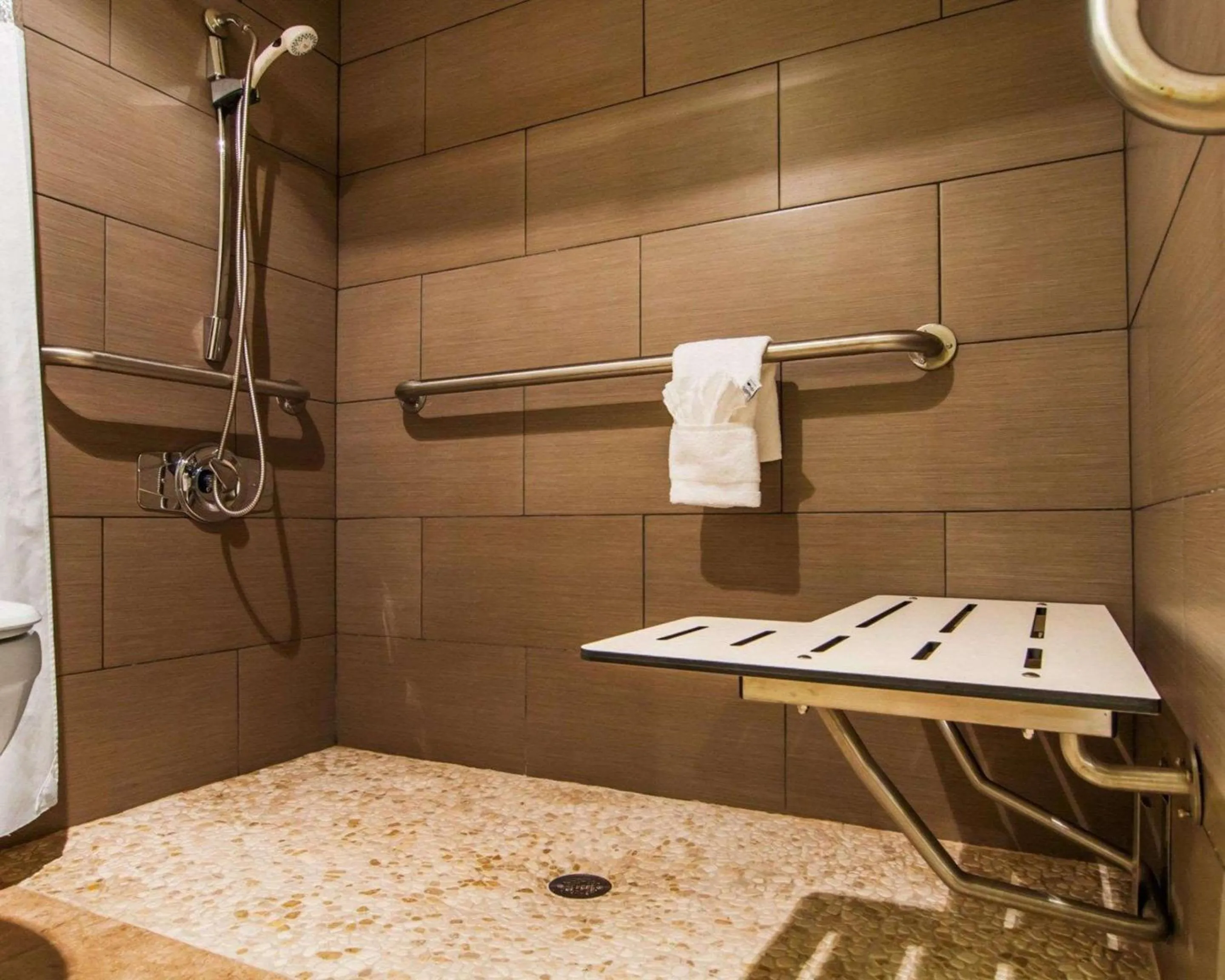 Bathroom in Quality Inn Tigard Portland Southwest