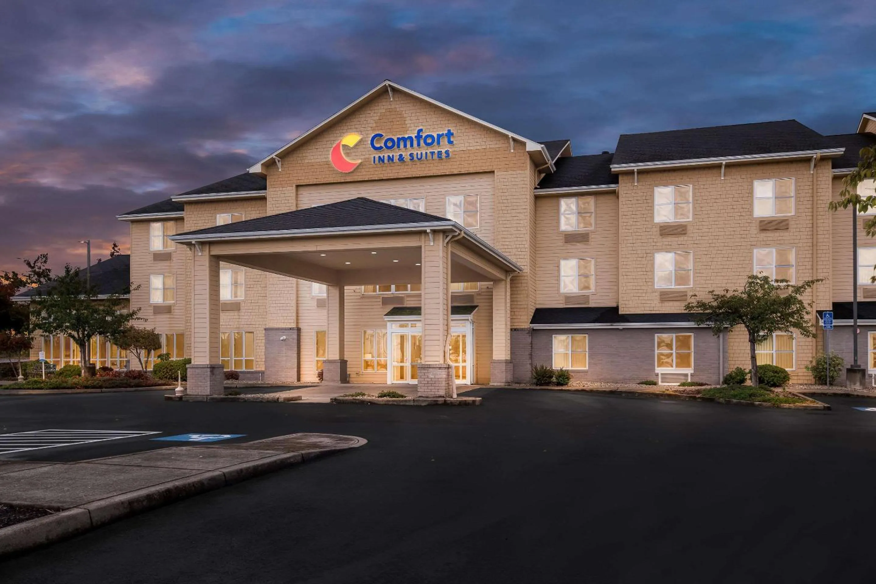 Property building in Comfort Inn & Suites Creswell