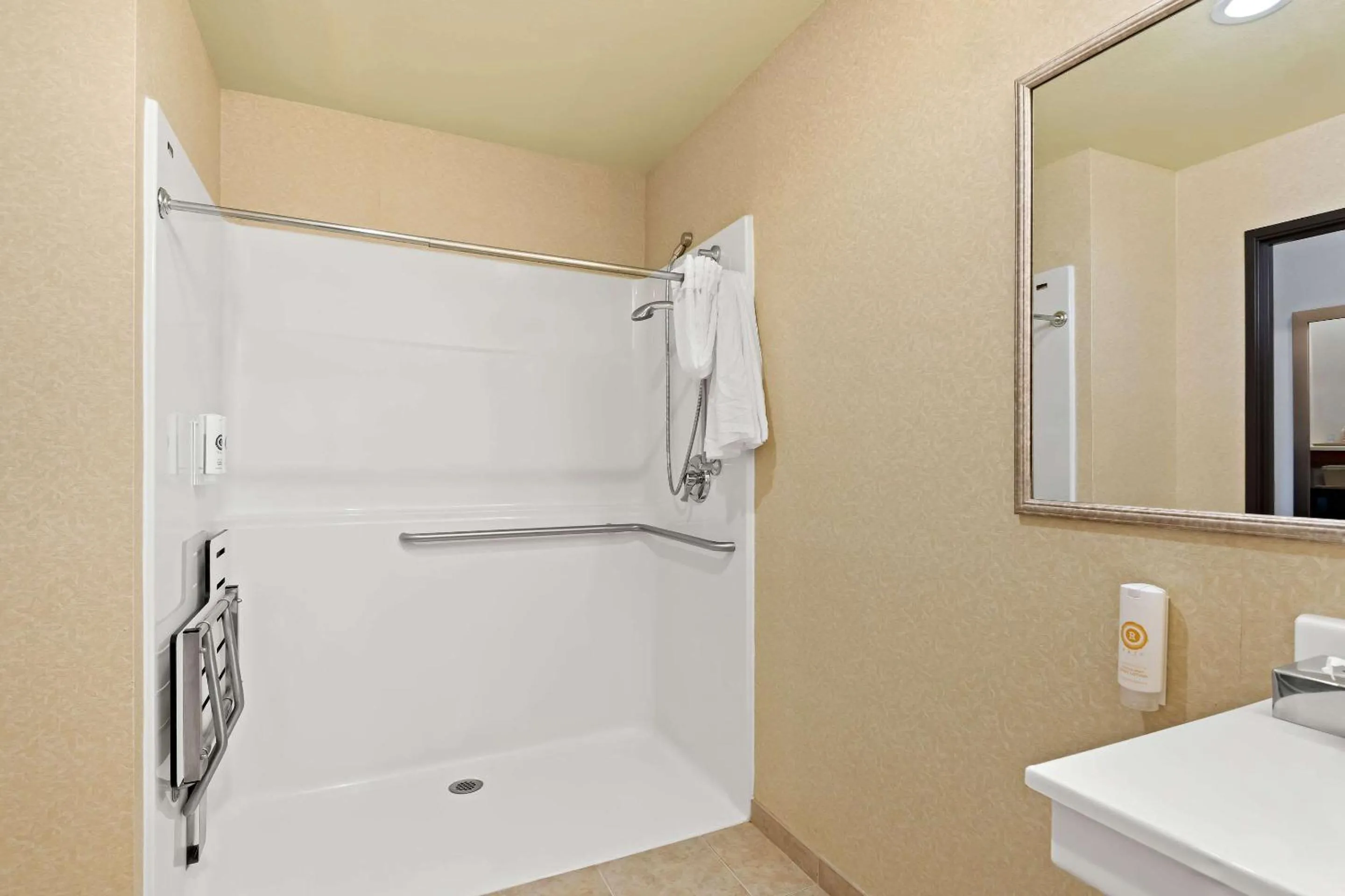 Bedroom in Comfort Inn & Suites Creswell