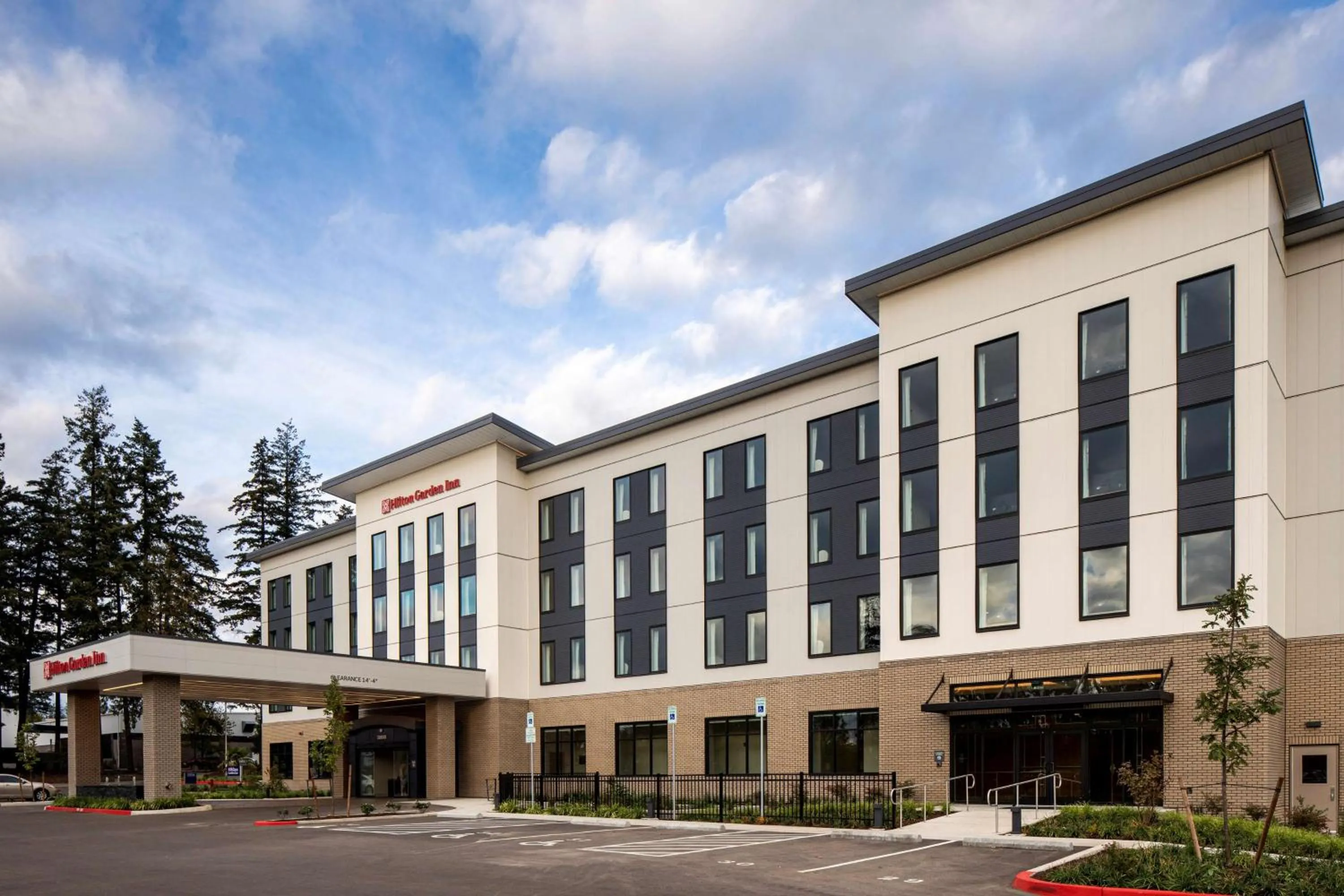 Property building in Hilton Garden Inn Wilsonville Portland