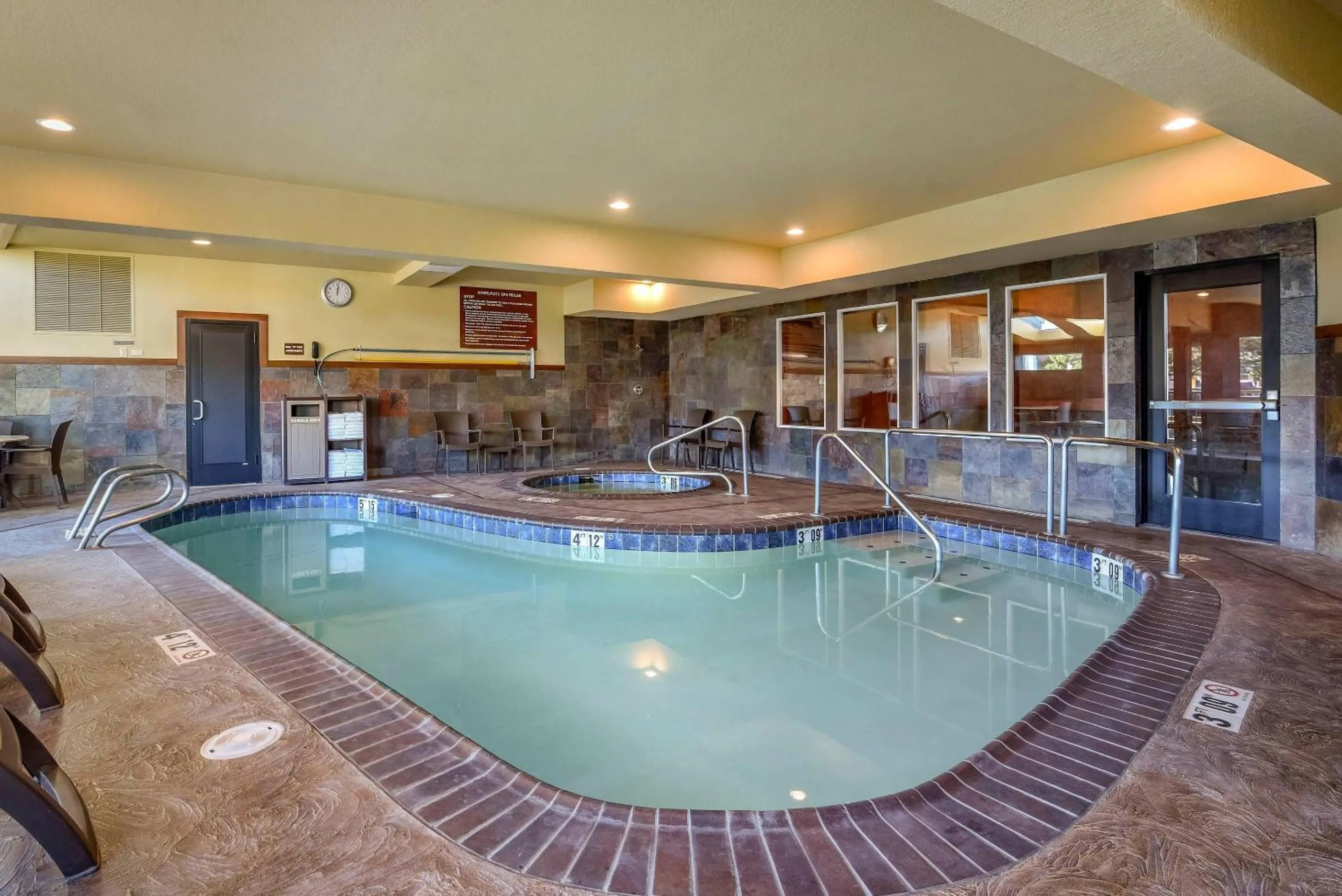 Swimming pool in Kathryn Riverfront Inn, an Ascend Collection Hotel