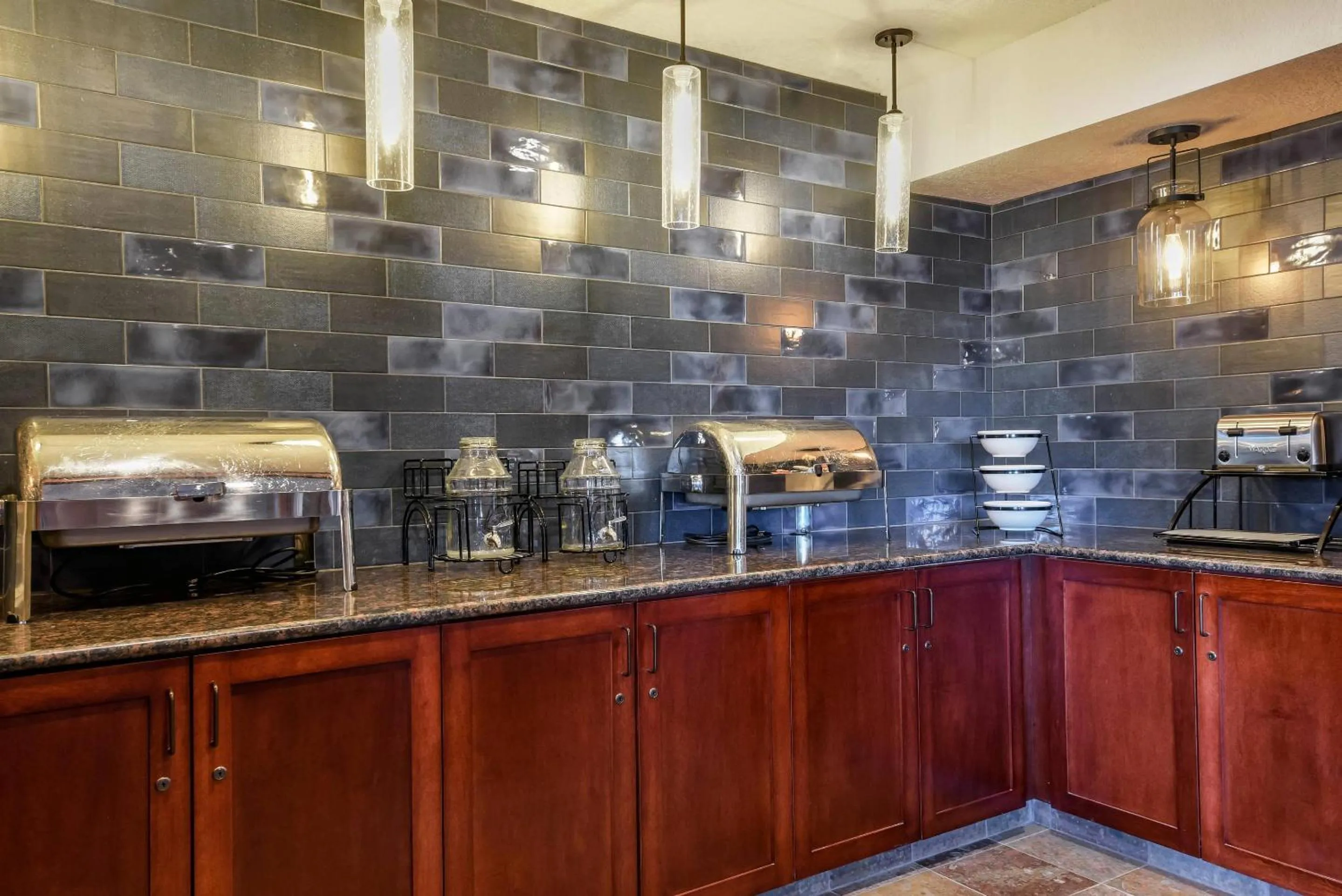 Breakfast in Kathryn Riverfront Inn, an Ascend Collection Hotel