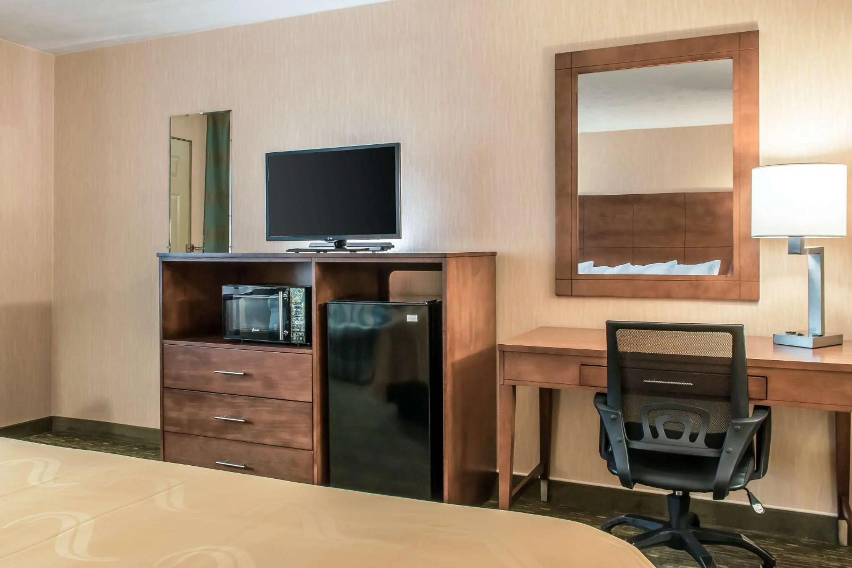 Bedroom in Quality Inn