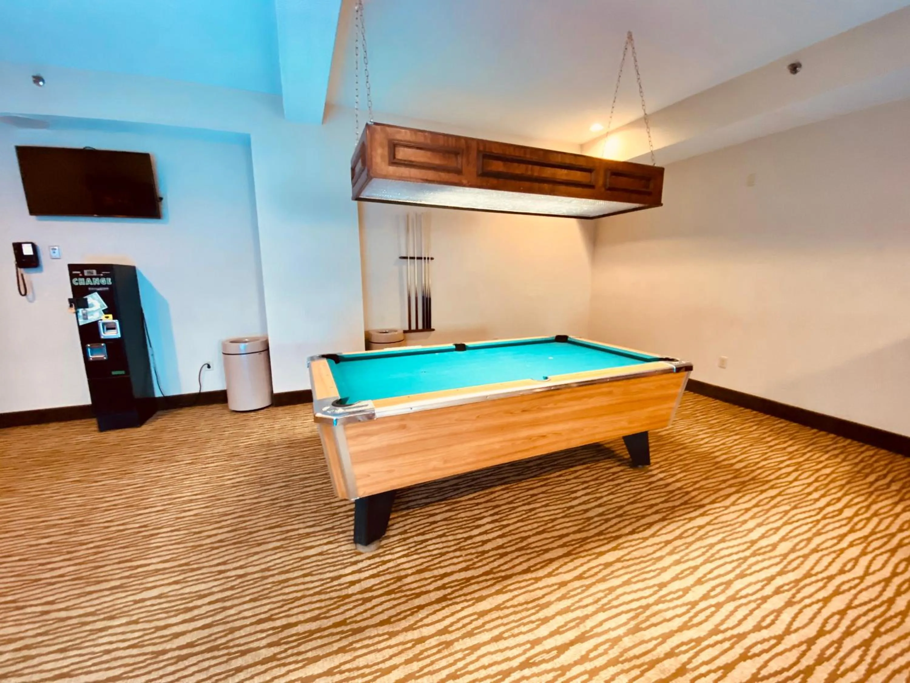 Communal lounge/ TV room in Comfort Suites Scranton near Montage Mountain