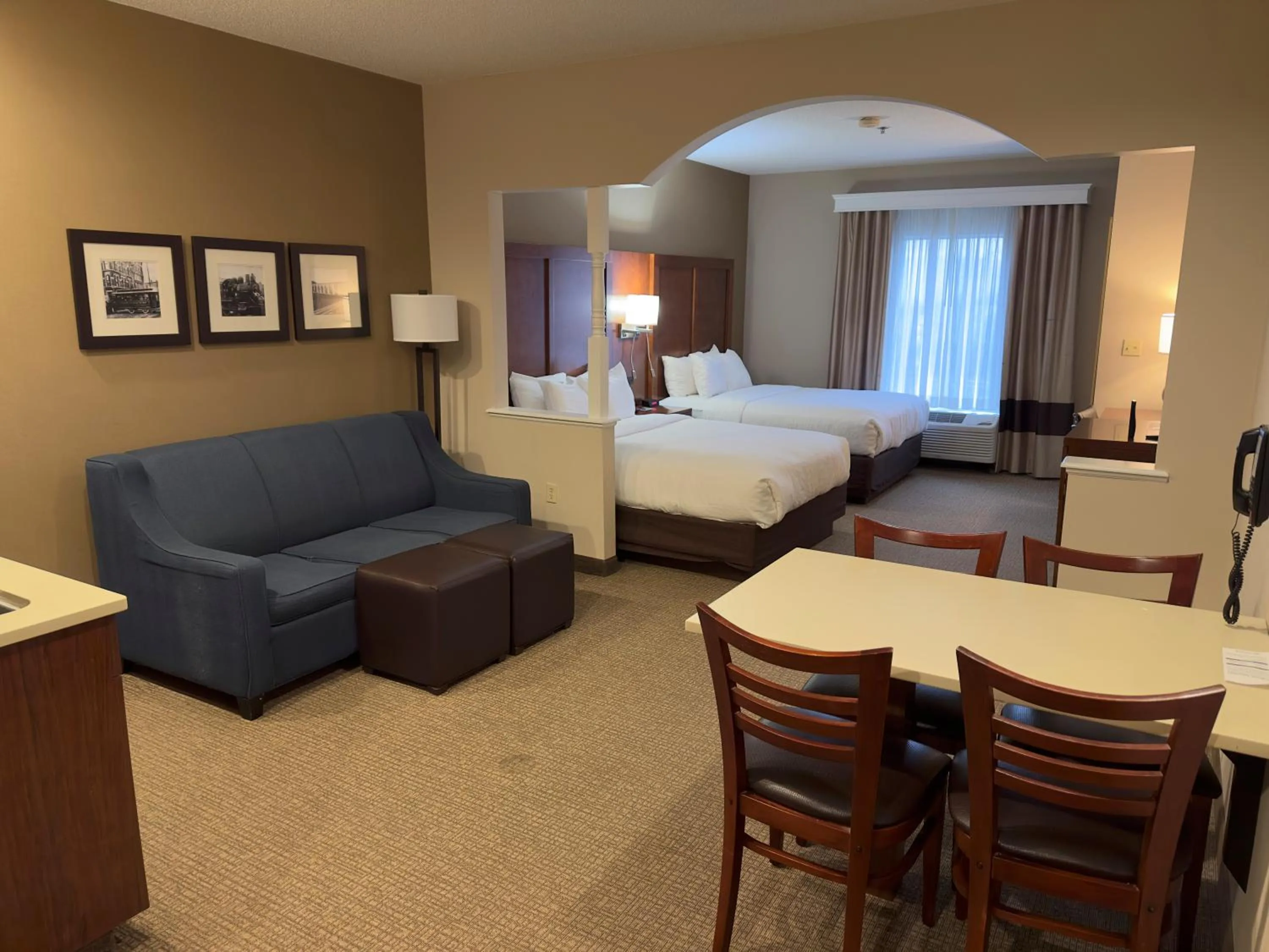 Bedroom, Bed in Comfort Suites Scranton near Montage Mountain