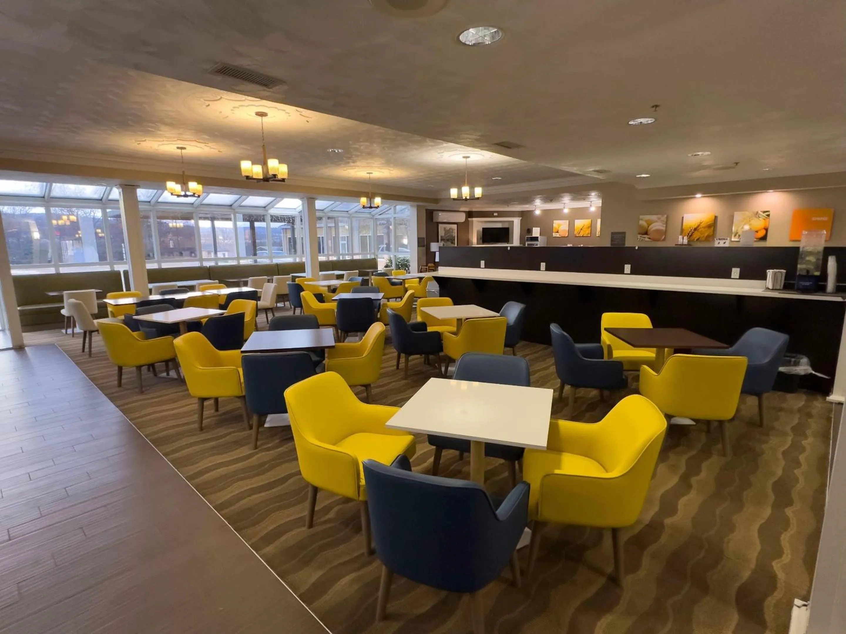 Breakfast in Comfort Suites Scranton near Montage Mountain