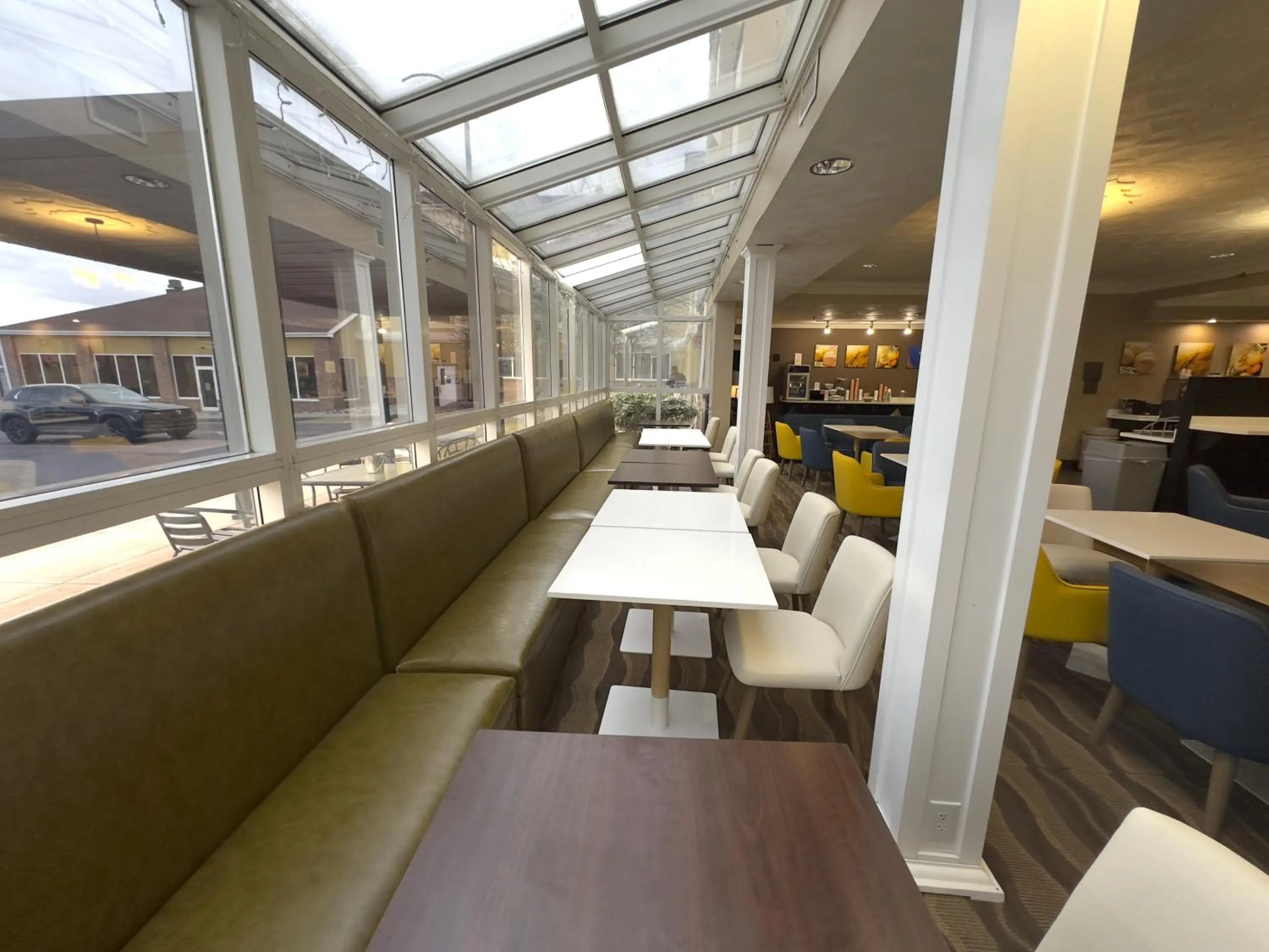 Breakfast in Comfort Suites Scranton near Montage Mountain