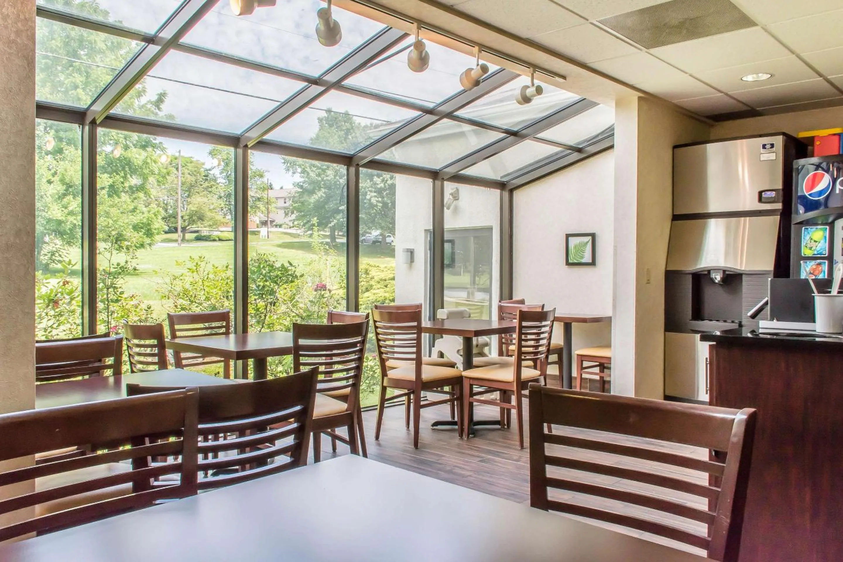 Breakfast in Sleep Inn & Suites of Lancaster County